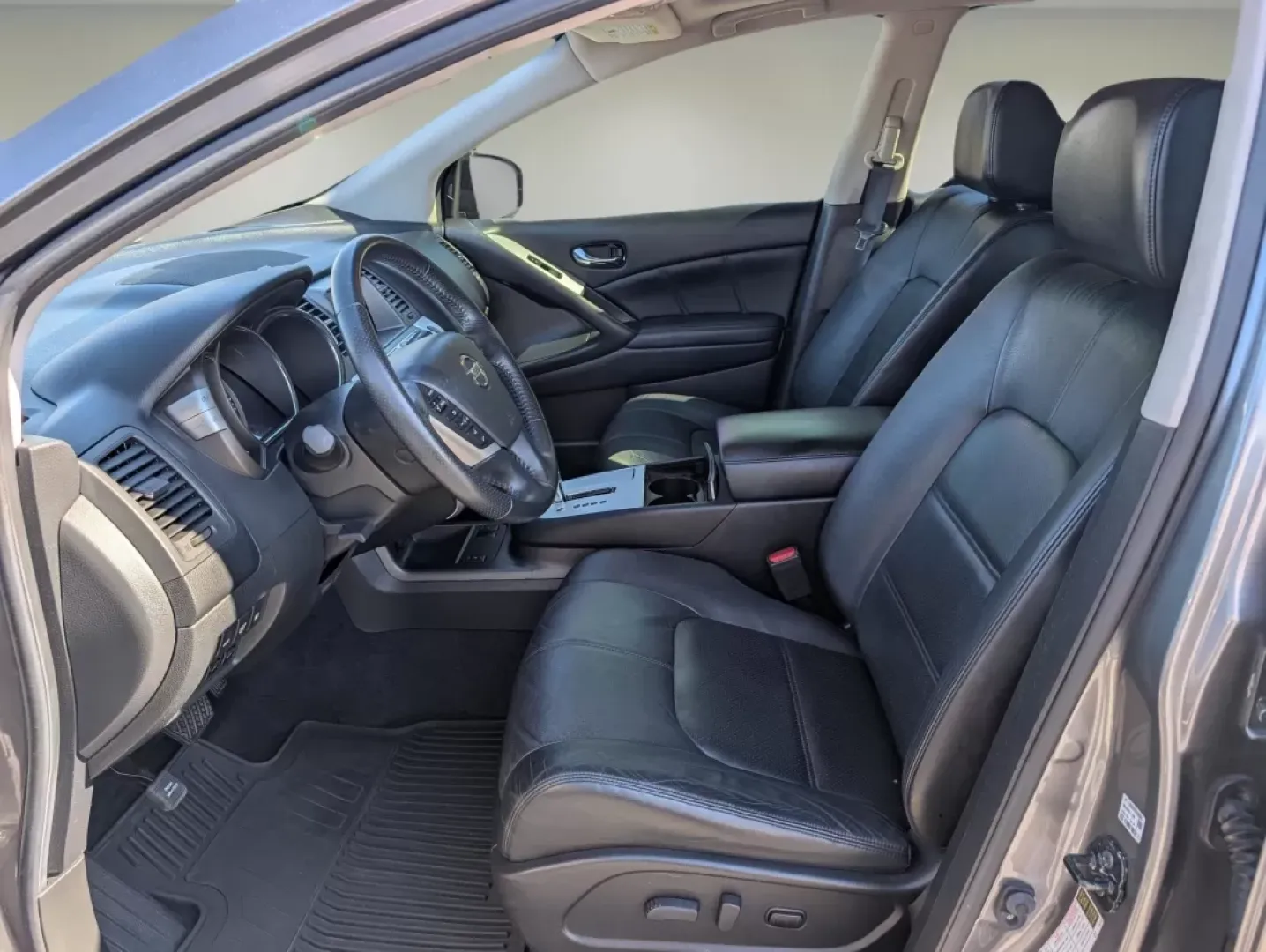 2013 /Black Nissan Murano SL (JN8AZ1MUXDW) with an Other engine, located at 3959 U.S. 80 W, Phenix City, AL, 36870, (334) 297-4885, 32.469296, -85.135185 - **Elevate Your Commute with the 2013 Nissan Murano SL at Gils Auto!**<br /> <br /> Are you ready to transform your daily drive into an enjoyable experience? Meet the 2013 Nissan Murano SL, your ideal companion for long commutes and weekend adventures. With its luxurious interior, advanced technology - Photo#10