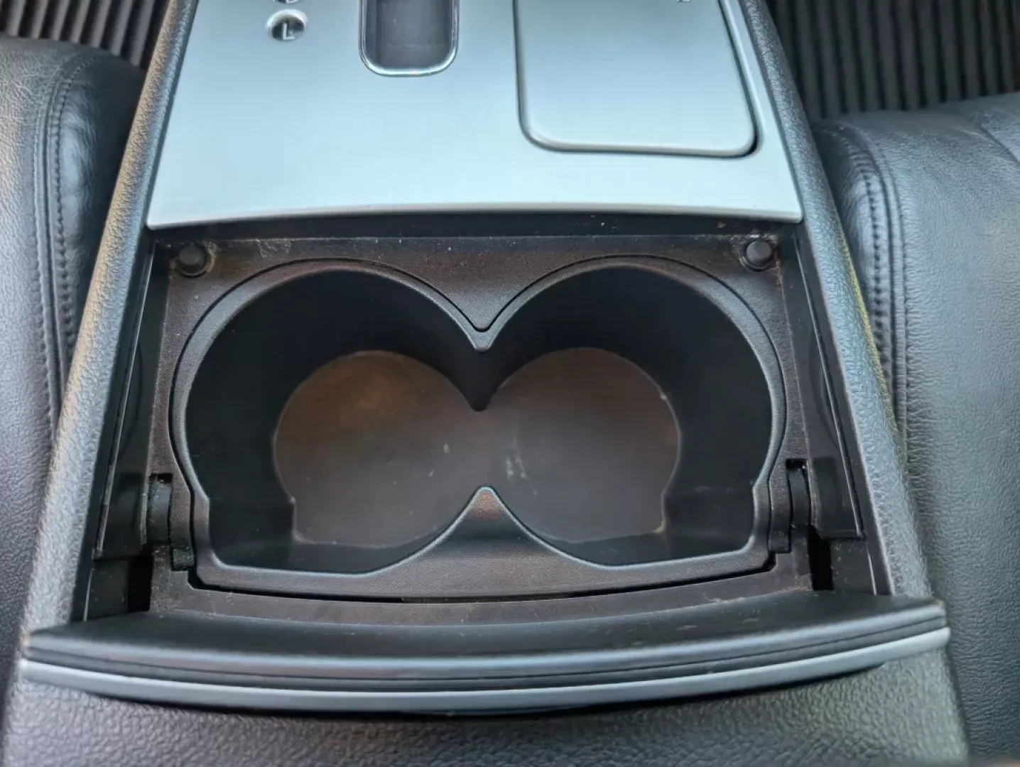 2013 /Black Nissan Murano SL (JN8AZ1MUXDW) with an Other engine, located at 3959 U.S. 80 W, Phenix City, AL, 36870, (334) 297-4885, 32.469296, -85.135185 - **Elevate Your Commute with the 2013 Nissan Murano SL at Gils Auto!**<br /> <br /> Are you ready to transform your daily drive into an enjoyable experience? Meet the 2013 Nissan Murano SL, your ideal companion for long commutes and weekend adventures. With its luxurious interior, advanced technology - Photo#16