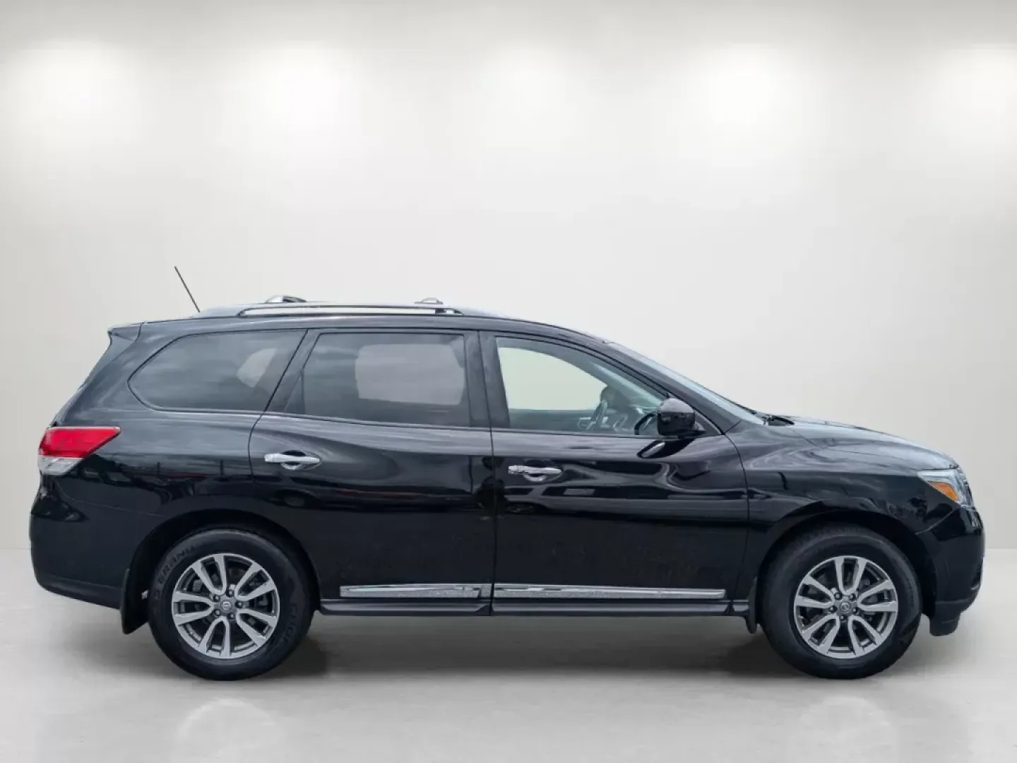 2013 /Charcoal Nissan Pathfinder SL (5N1AR2MN7DC) with an Gas V6 3.5L/ engine, 1-Speed Continuously Variable Ratio transmission, located at 3959 U.S. 80 W, Phenix City, AL, 36870, (334) 297-4885, 32.469296, -85.135185 - 2013 Nissan Pathfinder SL - Photo#4
