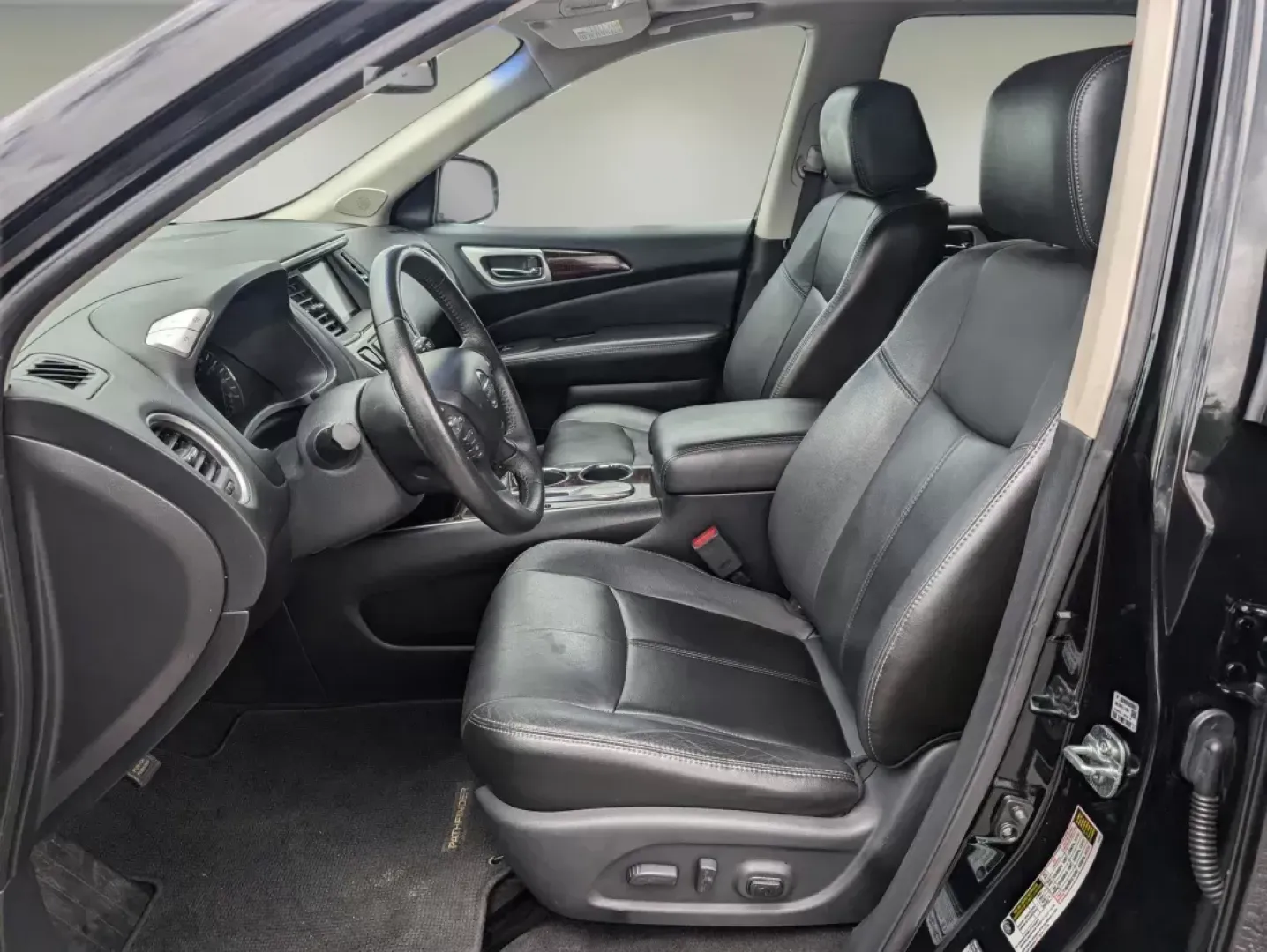 2013 /Charcoal Nissan Pathfinder SL (5N1AR2MN7DC) with an Gas V6 3.5L/ engine, 1-Speed Continuously Variable Ratio transmission, located at 3959 U.S. 80 W, Phenix City, AL, 36870, (334) 297-4885, 32.469296, -85.135185 - 2013 Nissan Pathfinder SL - Photo#10