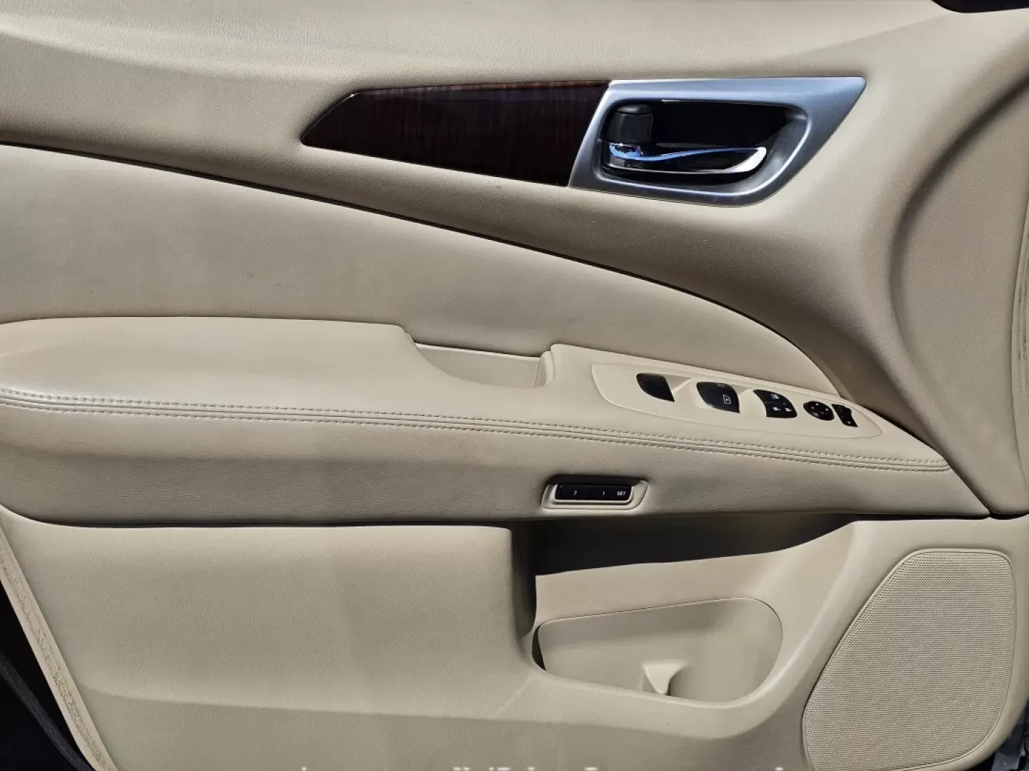 2013 /Almond Nissan Pathfinder Platinum (5N1AR2MN4DC) with an Other engine, located at 3959 U.S. 80 W, Phenix City, AL, 36870, (334) 297-4885, 32.469296, -85.135185 - **Explore Adventure with the 2013 Nissan Pathfinder Platinum Your Family's Perfect Companion!**<br /> <br /> Are you ready to elevate your family outings or weekend adventures? The 2013 Nissan Pathfinder Platinum is designed to accommodate your active lifestyle effortlessly. With spacious seating f - Photo#9