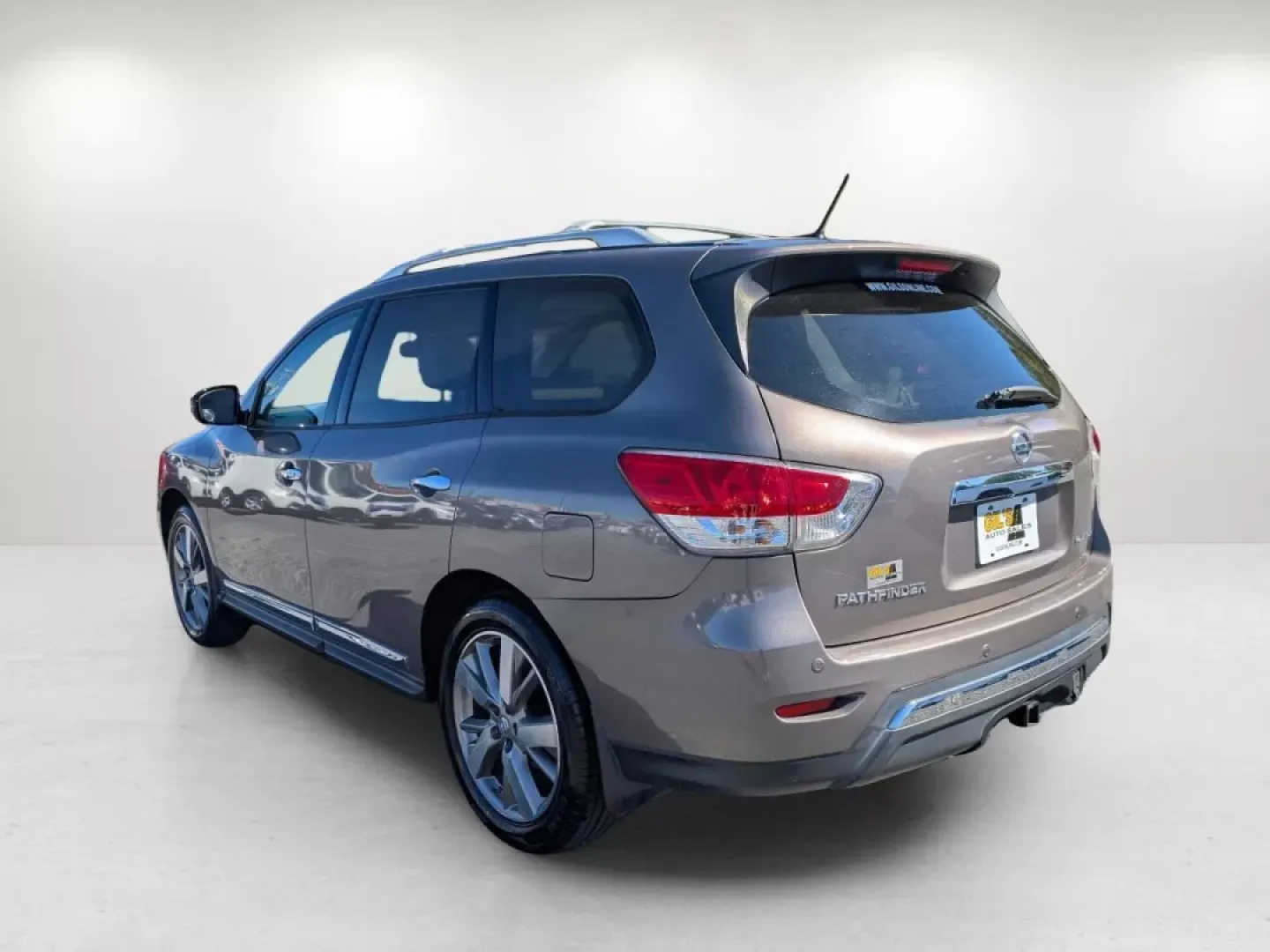 2013 /Almond Nissan Pathfinder Platinum (5N1AR2MN3DC) with an Other engine, located at 5115 14th Ave., Columbus, GA, 31904, (706) 323-0345, 32.511494, -84.971046 - Are you ready for your next family adventure or daily commute? Look no further than this **2013 Nissan Pathfinder Platinum**, perfectly equipped to enhance your lifestyle while providing safety and comfort. Whether you're navigating the bustling streets of Phenix City, AL, or setting out for a weeke - Photo#6