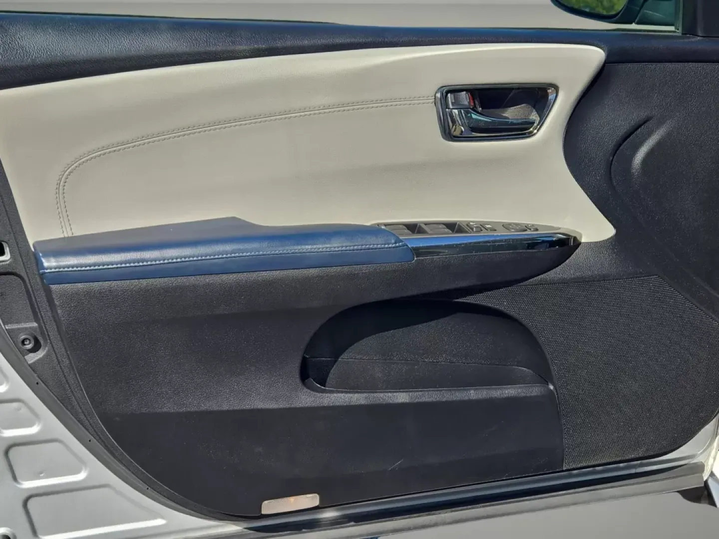 2013 Toyota Avalon XLE (4T1BK1EB9DU) with an Other engine, located at 521 Old Farm Lane Rd, Prattville, AL, 36066, (334) 325-1505, 32.482460, -86.416367 - **Drive in Style and Comfort with Our 2013 Toyota Avalon at Gils Auto, Prattville**<br /> <br /> Are you in the market for a reliable sedan that effortlessly combines style, comfort, and functionality? Look no further! The 2013 Toyota Avalon is the perfect vehicle for anyone seeking both luxury and - Photo#10