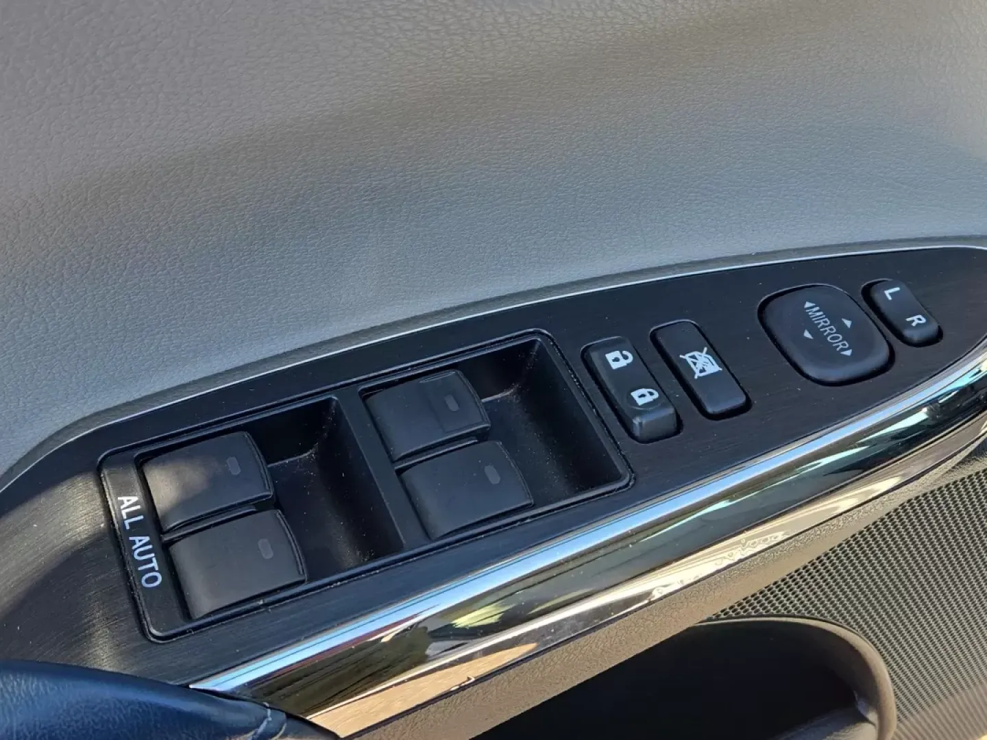 2013 Toyota Avalon XLE (4T1BK1EB9DU) with an Other engine, located at 521 Old Farm Lane Rd, Prattville, AL, 36066, (334) 325-1505, 32.482460, -86.416367 - **Drive in Style and Comfort with Our 2013 Toyota Avalon at Gils Auto, Prattville**<br /> <br /> Are you in the market for a reliable sedan that effortlessly combines style, comfort, and functionality? Look no further! The 2013 Toyota Avalon is the perfect vehicle for anyone seeking both luxury and - Photo#11