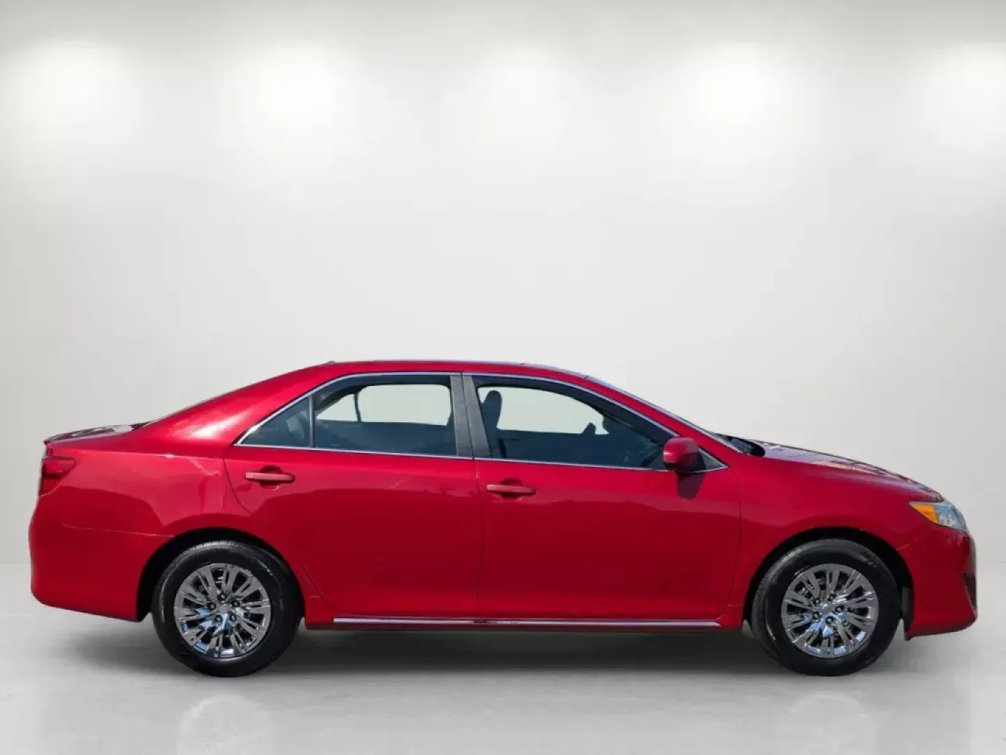 2013 Toyota Camry LE (4T1BF1FK9DU) with an Gas I4 2.5L/152 engine, 6-Speed Automatic w/Manual Shift transmission, located at 7000 Northlake Connector, Columbus, GA, 31904, (706) 987-8085, 32.524975, -84.978134 - **Discover Your Perfect Commute Companion: 2013 Toyota Camry LE at Gils Auto - Columbus #2!**<br /> <br /> Are you in search of a reliable, stylish vehicle that fits seamlessly into your busy lifestyle? Look no further! The 2013 Toyota Camry LE combines comfort, efficiency, and advanced safety featu - Photo#3