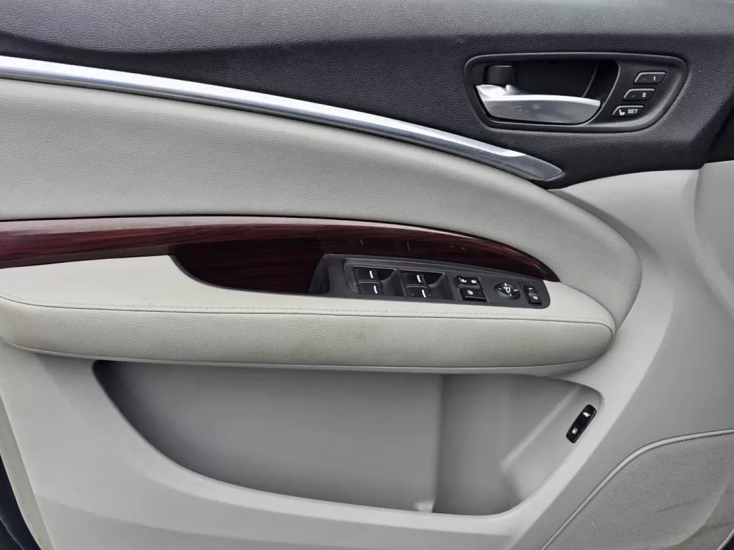 2014 Acura MDX Tech Pkg (5FRYD3H49EB) with an Other engine, located at 3959 U.S. 80 W, Phenix City, AL, 36870, (334) 297-4885, 32.469296, -85.135185 - ### Elevate Your Family Adventures with the 2014 Acura MDX from Gils Auto!<br /> <br /> Are you on the hunt for a family-friendly SUV that combines luxury with performance? The 2014 Acura MDX is your perfect match, providing a spacious and comfortable ride that's ideal for both weekend getaways and - Photo#9