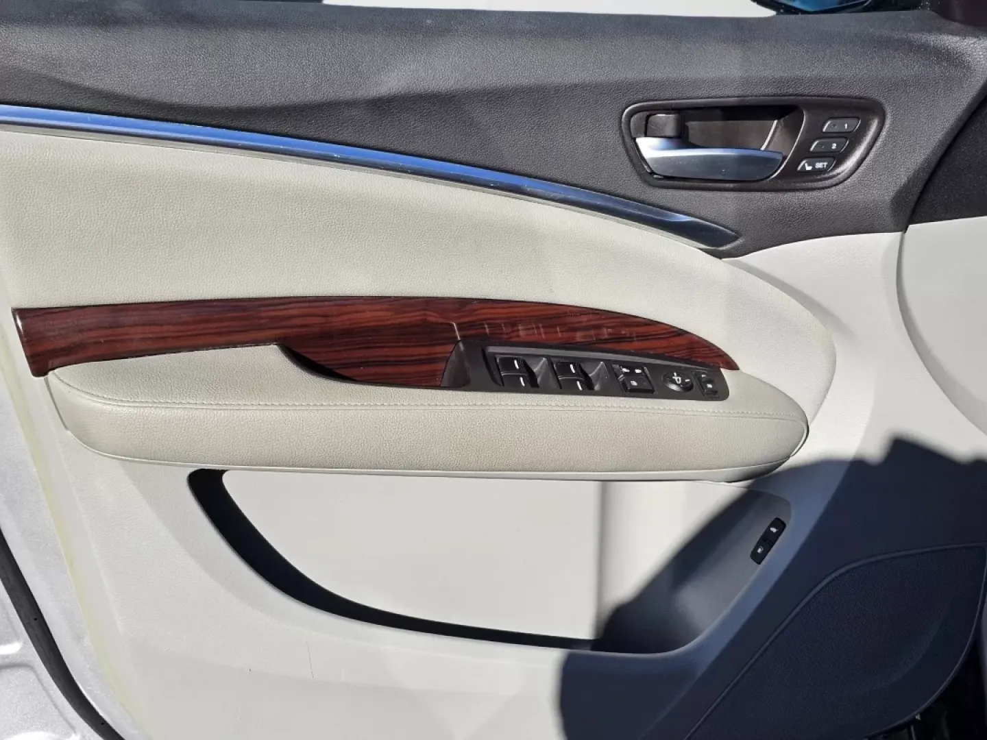 2014 Acura MDX (5FRYD3H2XEB) with an Other engine, located at 7000 Northlake Connector, Columbus, GA, 31904, (706) 987-8085, 32.524975, -84.978134 - **Experience Luxury and Versatility with the 2014 Acura MDX at Gils Auto - Phenix City!**<br /> <br /> Are you searching for the perfect family SUV that combines luxury, space, and reliability? Look no further than the 2014 Acura MDX, now available at Gils Auto, your trusted Buy Here Pay Here dealer - Photo#8