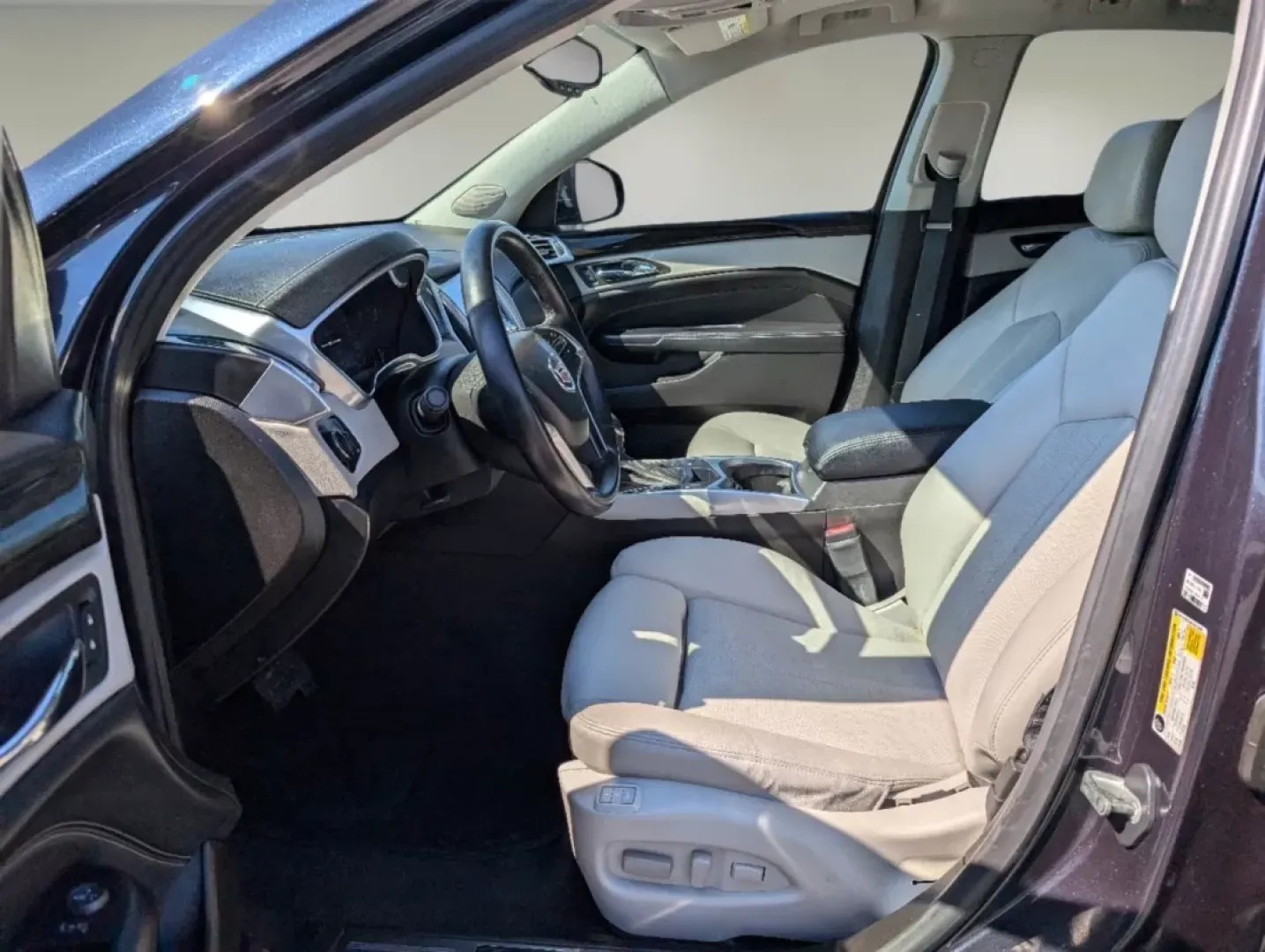 2014 /Light Titanium w/Ebony accents Cadillac SRX Luxury Collection (3GYFNBE30ES) with an Other engine, located at 804 22nd Ave, Phenix City, AL, 36870, (334) 297-1860, 32.484749, -85.024475 - **Elevate Your Lifestyle with the 2014 Cadillac SRX Luxury Collection at Gils Auto** <br /> <br /> Are you ready to experience the perfect blend of luxury and functionality? Whether you're a growing family in need of a spacious SUV, a daily commuter seeking comfort, or someone who loves weekend get - Photo#8