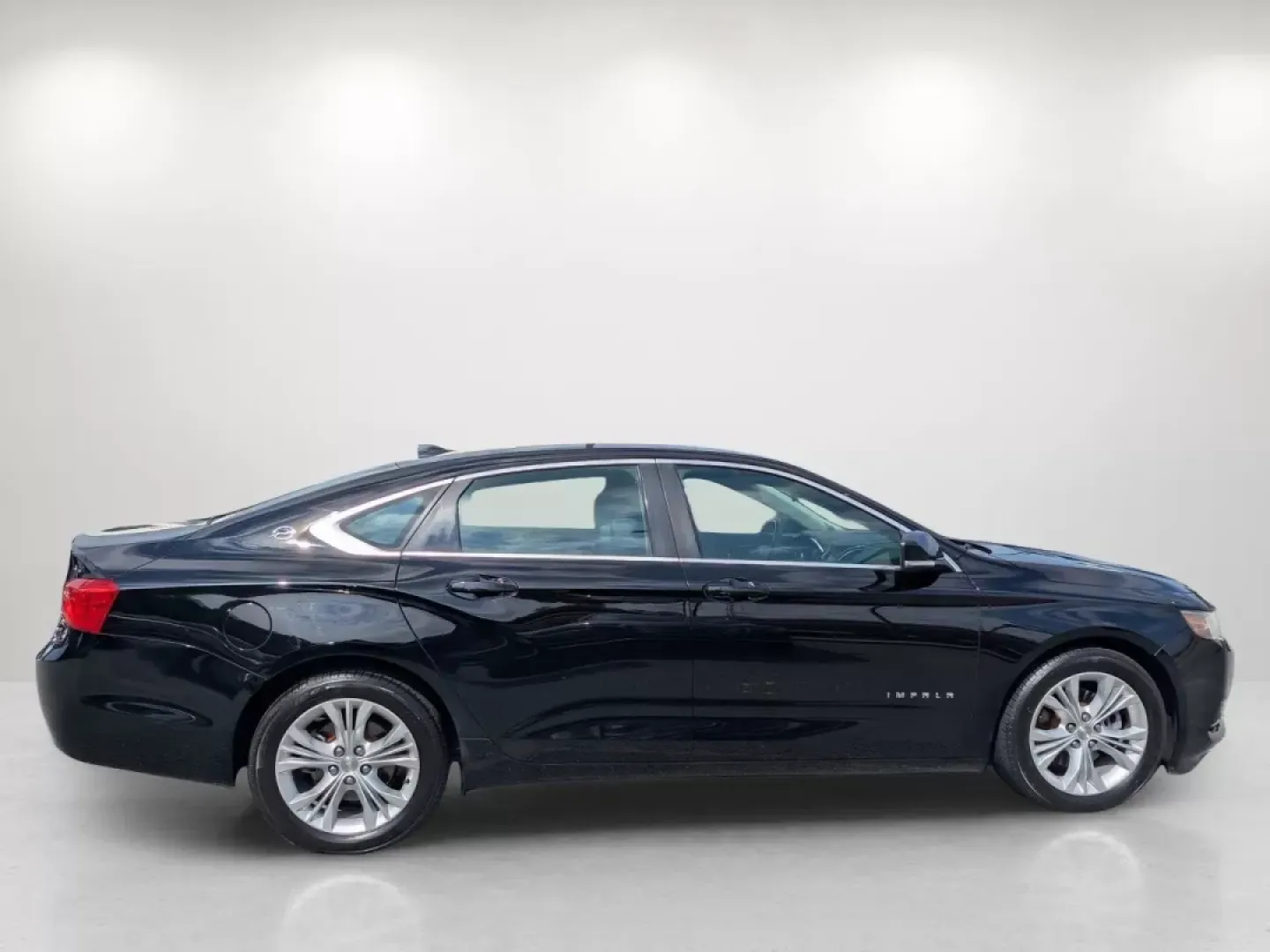 2014 /Jet Black Chevrolet Impala LT (2G1125S36E9) with an Other engine, located at 1430 Gateway Drive, Opelika, AL, 36801, (334) 239-0944, 32.637871, -85.409790 - Experience the perfect blend of comfort, style, and performance with this outstanding 2014 Chevrolet Impala LT, available at Gils Auto in Phenix City, AL. Whether you're commuting to work, running errands, or planning a weekend getaway, this sedan is tailored to enhance every journey. With its sleek - Photo#3