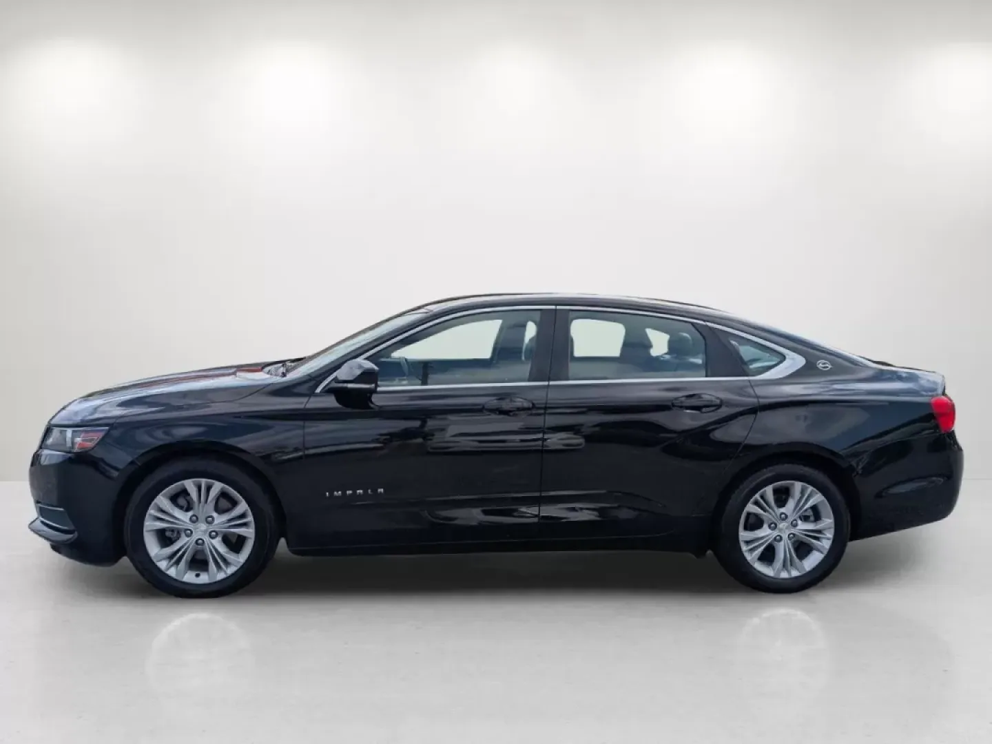 2014 /Jet Black Chevrolet Impala LT (2G1125S36E9) with an Other engine, located at 1430 Gateway Drive, Opelika, AL, 36801, (334) 239-0944, 32.637871, -85.409790 - Experience the perfect blend of comfort, style, and performance with this outstanding 2014 Chevrolet Impala LT, available at Gils Auto in Phenix City, AL. Whether you're commuting to work, running errands, or planning a weekend getaway, this sedan is tailored to enhance every journey. With its sleek - Photo#7