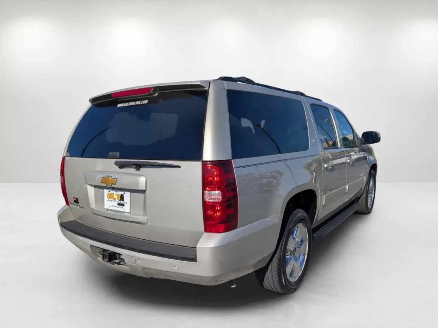 2014 /Light Titanium/Dark Titanium Chevrolet Suburban LT (1GNSCJE07ER) with an Other engine, located at 3959 U.S. 80 W, Phenix City, AL, 36870, (334) 297-4885, 32.469296, -85.135185 - **Discover Your Home on Wheels: 2014 Chevrolet Suburban LT Perfect for Family Adventures!**<br /> <br /> At Gils Auto in Phenix City, AL, we believe every journey should be as enjoyable as the destination. Introducing the 2014 Chevrolet Suburban LT, an ideal SUV for growing families and weekend adv - Photo#5