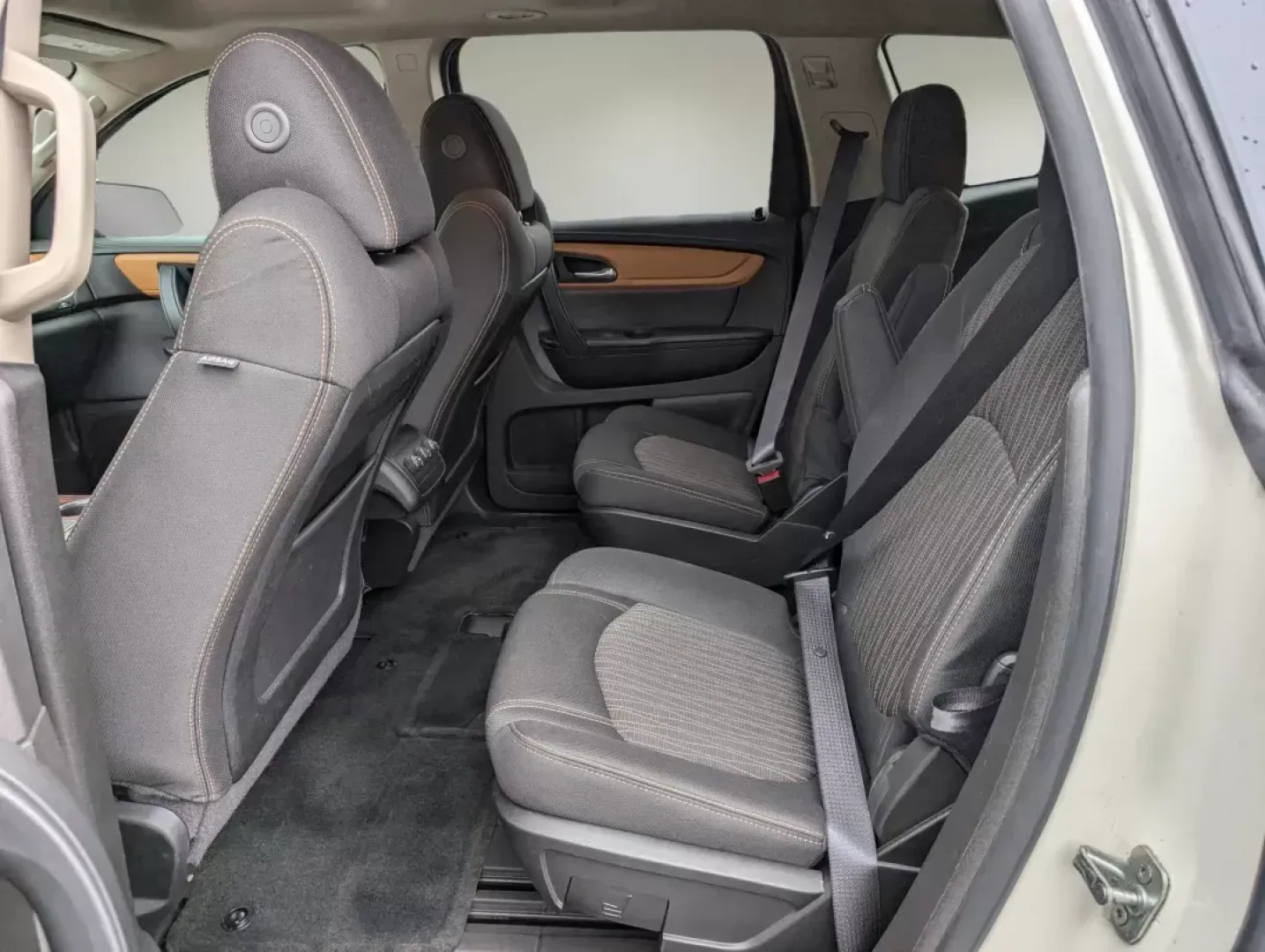 2014 /Ebony/Mojave Chevrolet Traverse LT (1GNKRGKD6EJ) with an Gas V6 3.6L/217 engine, 6-Speed Automatic transmission, located at 7000 Northlake Connector, Columbus, GA, 31904, (706) 987-8085, 32.524975, -84.978134 - 2014 Chevrolet Traverse LT - Photo#11