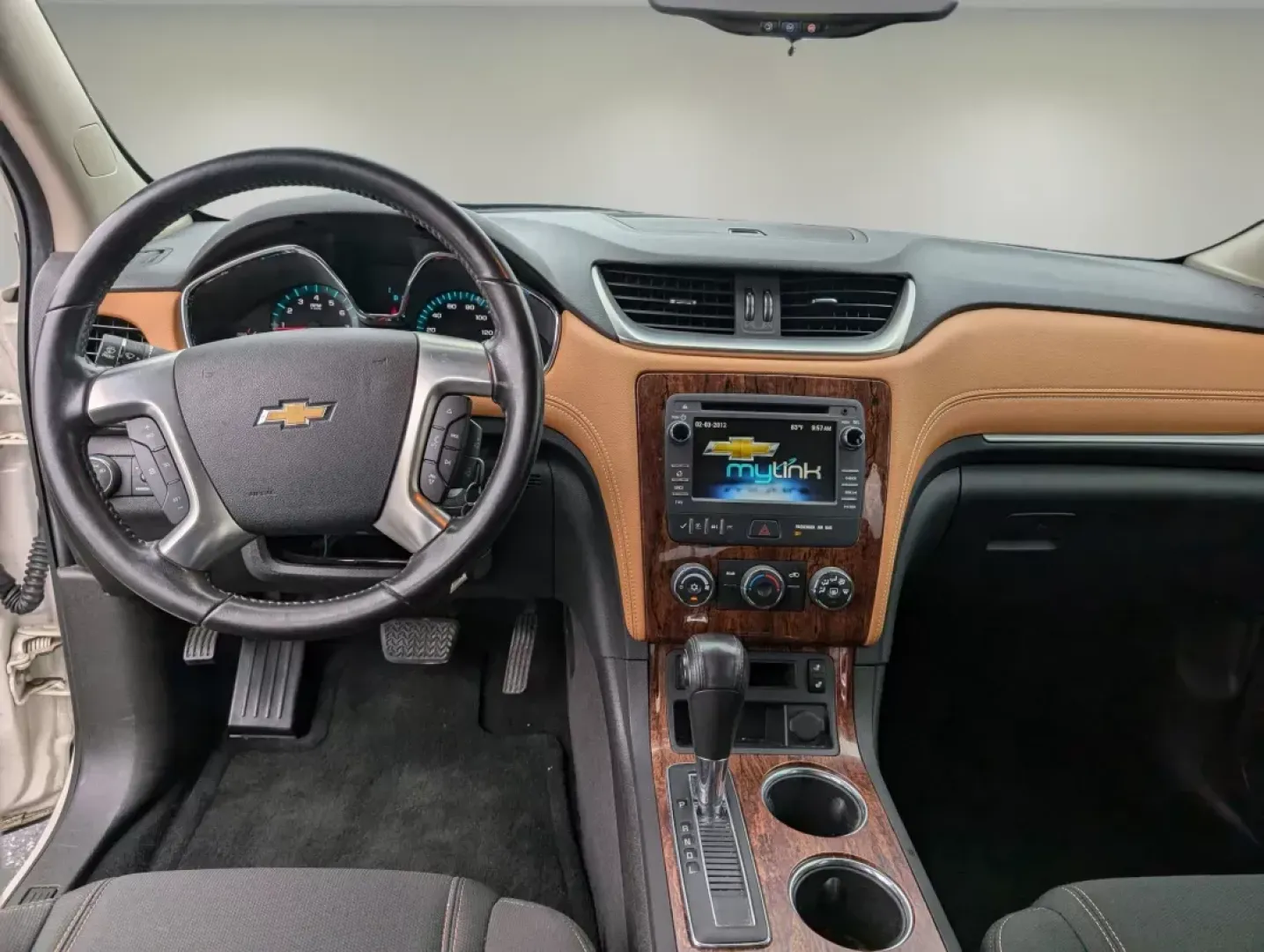 2014 /Ebony/Mojave Chevrolet Traverse LT (1GNKRGKD6EJ) with an Gas V6 3.6L/217 engine, 6-Speed Automatic transmission, located at 7000 Northlake Connector, Columbus, GA, 31904, (706) 987-8085, 32.524975, -84.978134 - 2014 Chevrolet Traverse LT - Photo#13