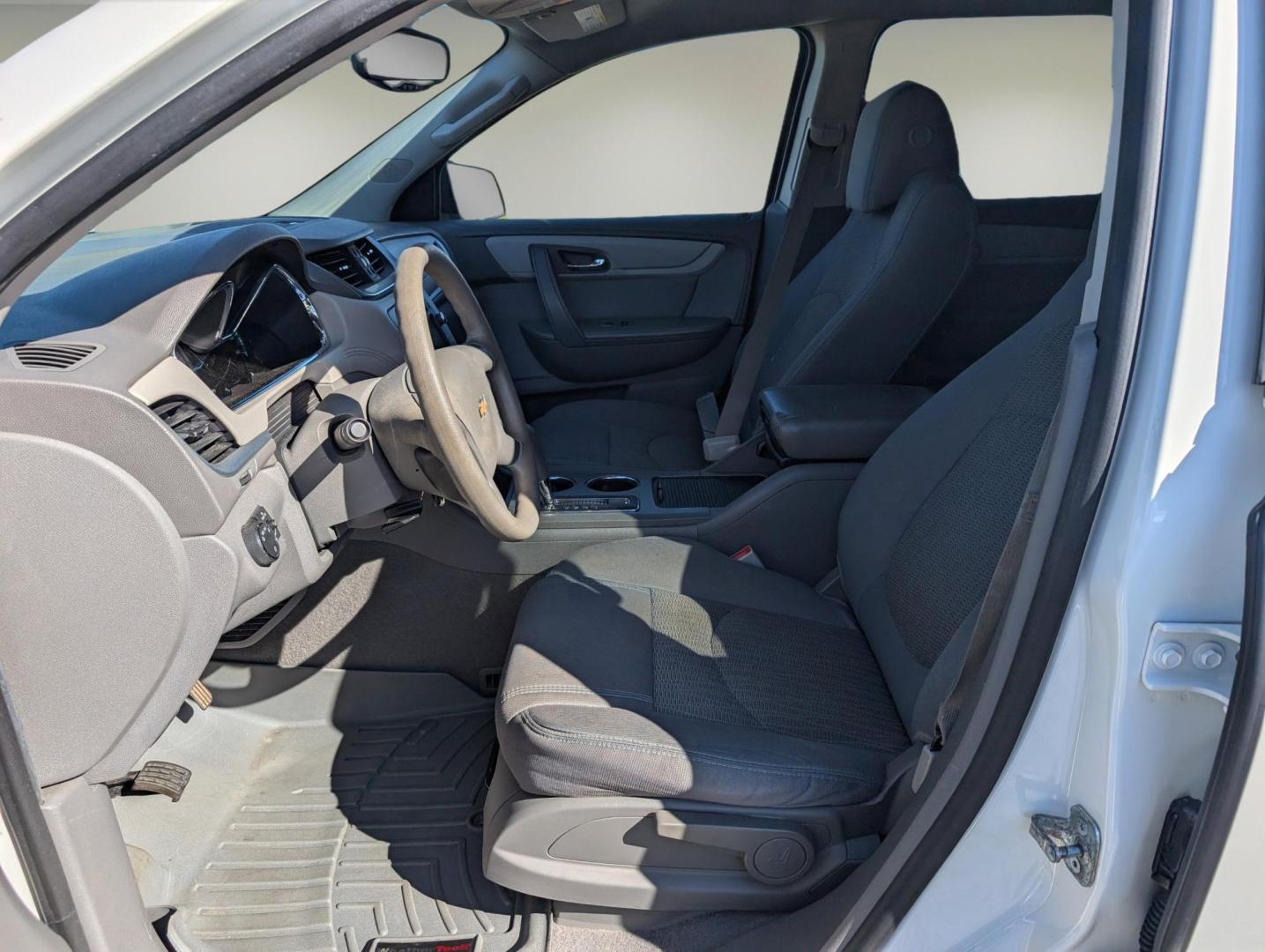 2014 /Dk Titanium/Lt Titanium Chevrolet Traverse LS (1GNKRFED2EJ) with an Gas V6 3.6L/217 engine, 6-Speed Automatic transmission, located at 3959 U.S. 80 W, Phenix City, AL, 36870, (334) 297-4885, 32.469296, -85.135185 - 2014 Chevrolet Traverse LS - Photo#10