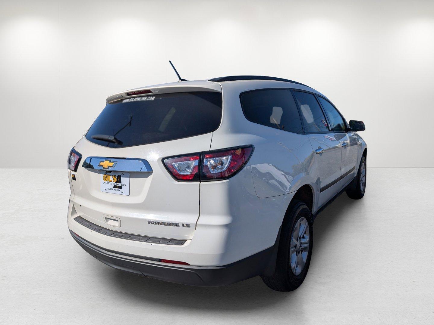 2014 /Dk Titanium/Lt Titanium Chevrolet Traverse LS (1GNKRFED2EJ) with an Gas V6 3.6L/217 engine, 6-Speed Automatic transmission, located at 3959 U.S. 80 W, Phenix City, AL, 36870, (334) 297-4885, 32.469296, -85.135185 - 2014 Chevrolet Traverse LS - Photo#5