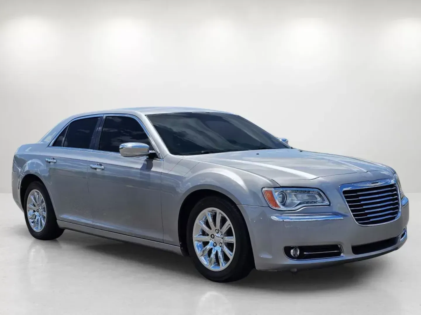 2014 /Black Chrysler 300 300C (2C3CCAEGXEH) with an Regular Unleaded V-6 3.6 L/220 engine, 8-Speed Automatic w/OD transmission, located at 521 Old Farm Lane Rd, Prattville, AL, 36066, (334) 325-1505, 32.482460, -86.416367 - 2014 Chrysler 300 300C - Photo#6