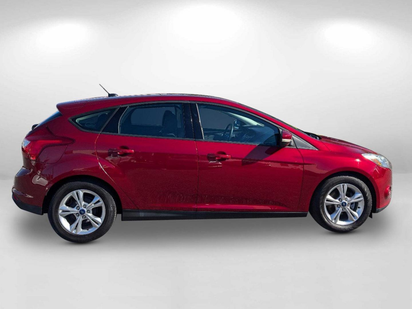 2014 Ford Focus SE (1FADP3K28EL) with an Regular Unleaded I-4 2.0 L/122 engine, located at 5115 14th Ave., Columbus, GA, 31904, (706) 323-0345, 32.511494, -84.971046 - 2014 Ford Focus SE - Photo#3