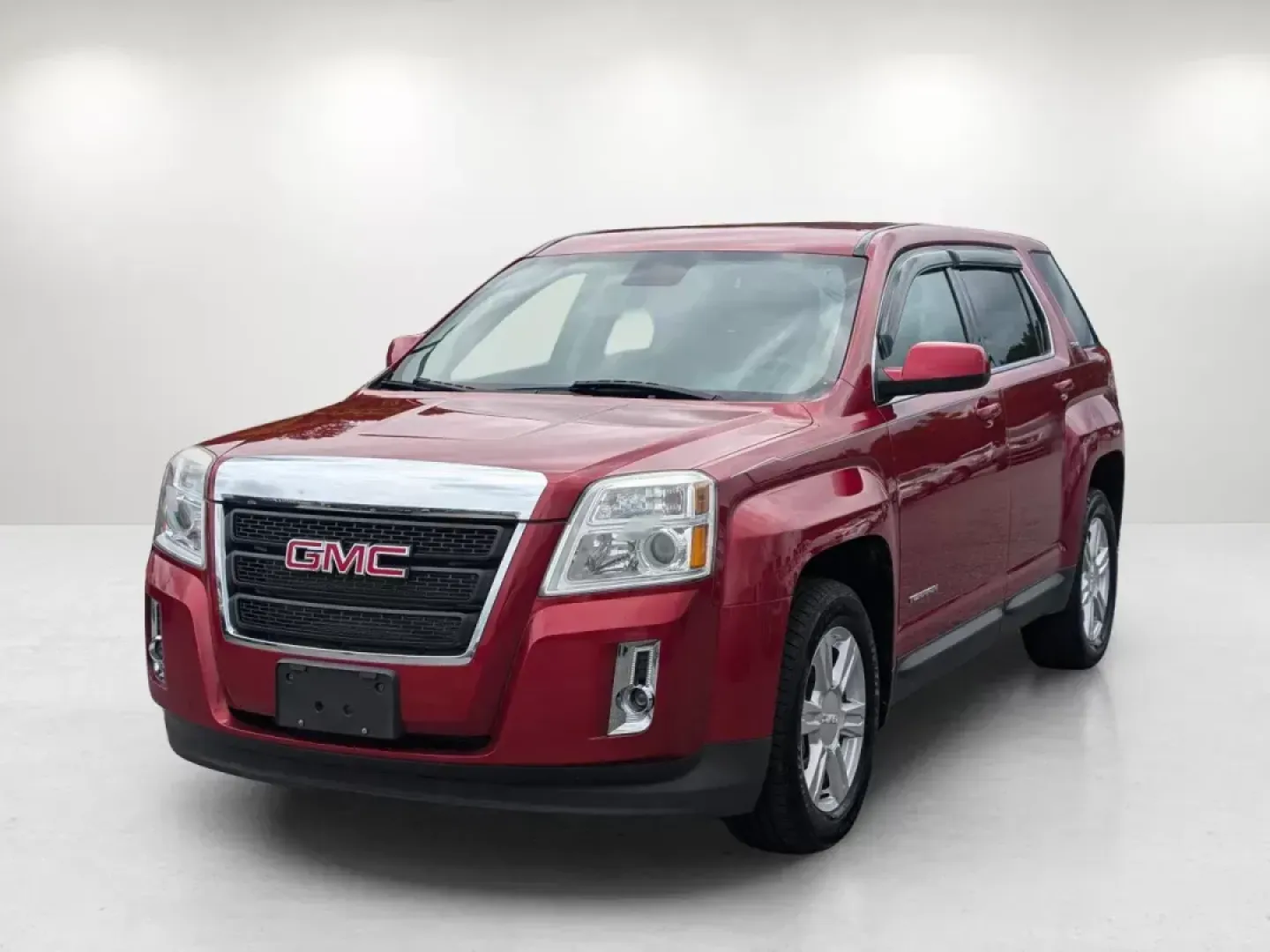 2014 /Light Titanium GMC Terrain SLE (2GKALMEK6E6) with an Gas/Ethanol I4 2.4L/145 engine, 6-Speed Automatic transmission, located at 3959 U.S. 80 W, Phenix City, AL, 36870, (334) 297-4885, 32.469296, -85.135185 - **Discover the Perfect SUV for Your Weekend Adventures and Daily Commutes!**<br /> <br /> Are you on the lookout for a versatile and reliable vehicle that suits both your daily needs and weekend escapades? Look no further than this stunning **2014 GMC Terrain SLE**, available now at **Gils Auto in P - Photo#2