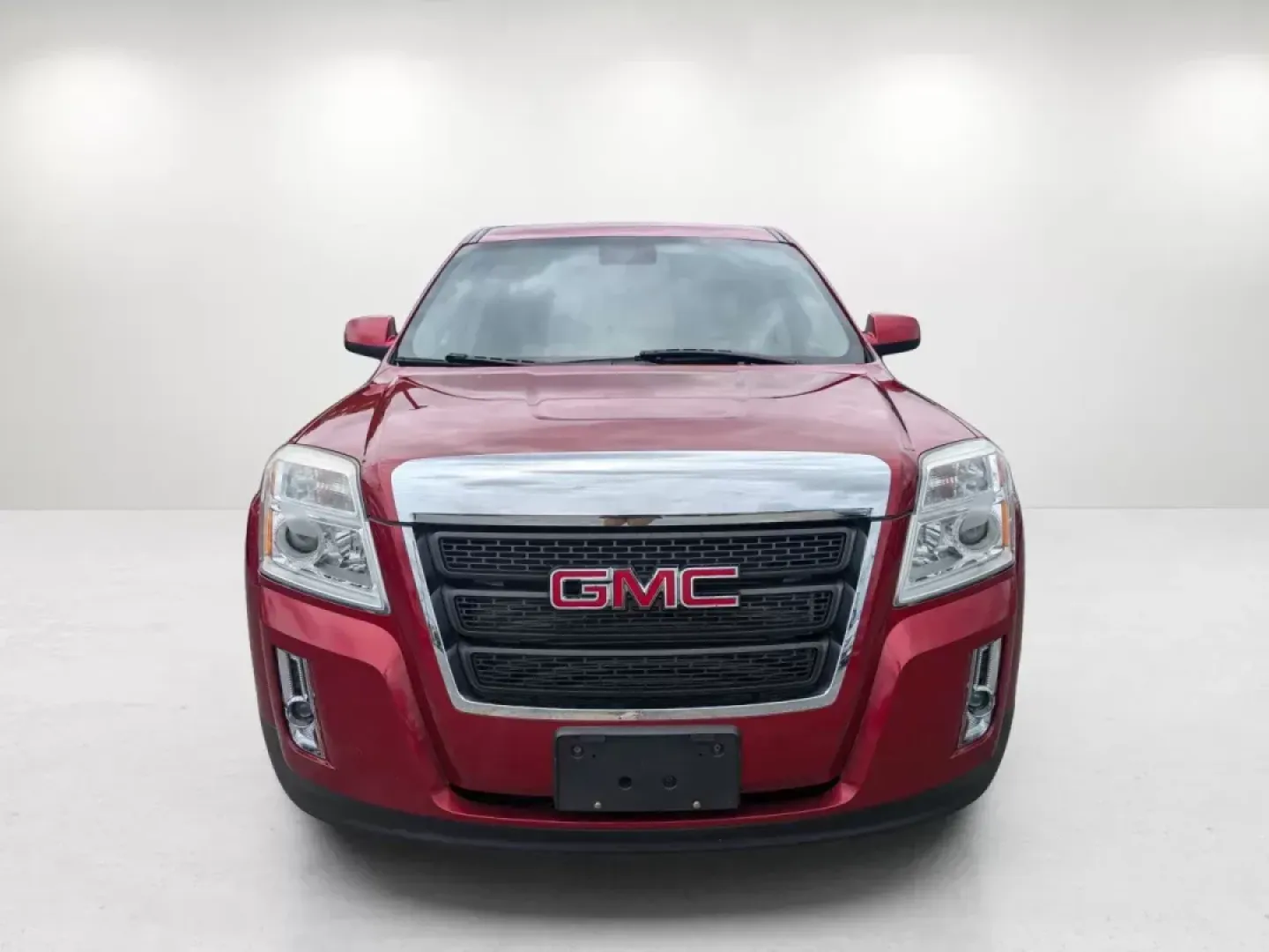 2014 /Light Titanium GMC Terrain SLE (2GKALMEK6E6) with an Gas/Ethanol I4 2.4L/145 engine, 6-Speed Automatic transmission, located at 3959 U.S. 80 W, Phenix City, AL, 36870, (334) 297-4885, 32.469296, -85.135185 - **Discover the Perfect SUV for Your Weekend Adventures and Daily Commutes!**<br /> <br /> Are you on the lookout for a versatile and reliable vehicle that suits both your daily needs and weekend escapades? Look no further than this stunning **2014 GMC Terrain SLE**, available now at **Gils Auto in P - Photo#3