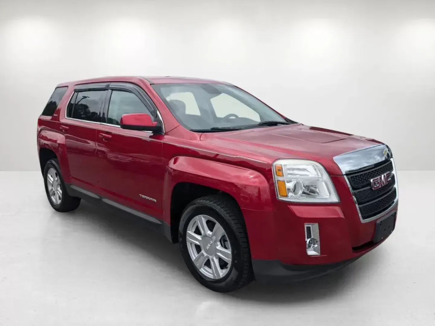 2014 /Light Titanium GMC Terrain SLE (2GKALMEK6E6) with an Gas/Ethanol I4 2.4L/145 engine, 6-Speed Automatic transmission, located at 3959 U.S. 80 W, Phenix City, AL, 36870, (334) 297-4885, 32.469296, -85.135185 - **Discover the Perfect SUV for Your Weekend Adventures and Daily Commutes!**<br /> <br /> Are you on the lookout for a versatile and reliable vehicle that suits both your daily needs and weekend escapades? Look no further than this stunning **2014 GMC Terrain SLE**, available now at **Gils Auto in P - Photo#4