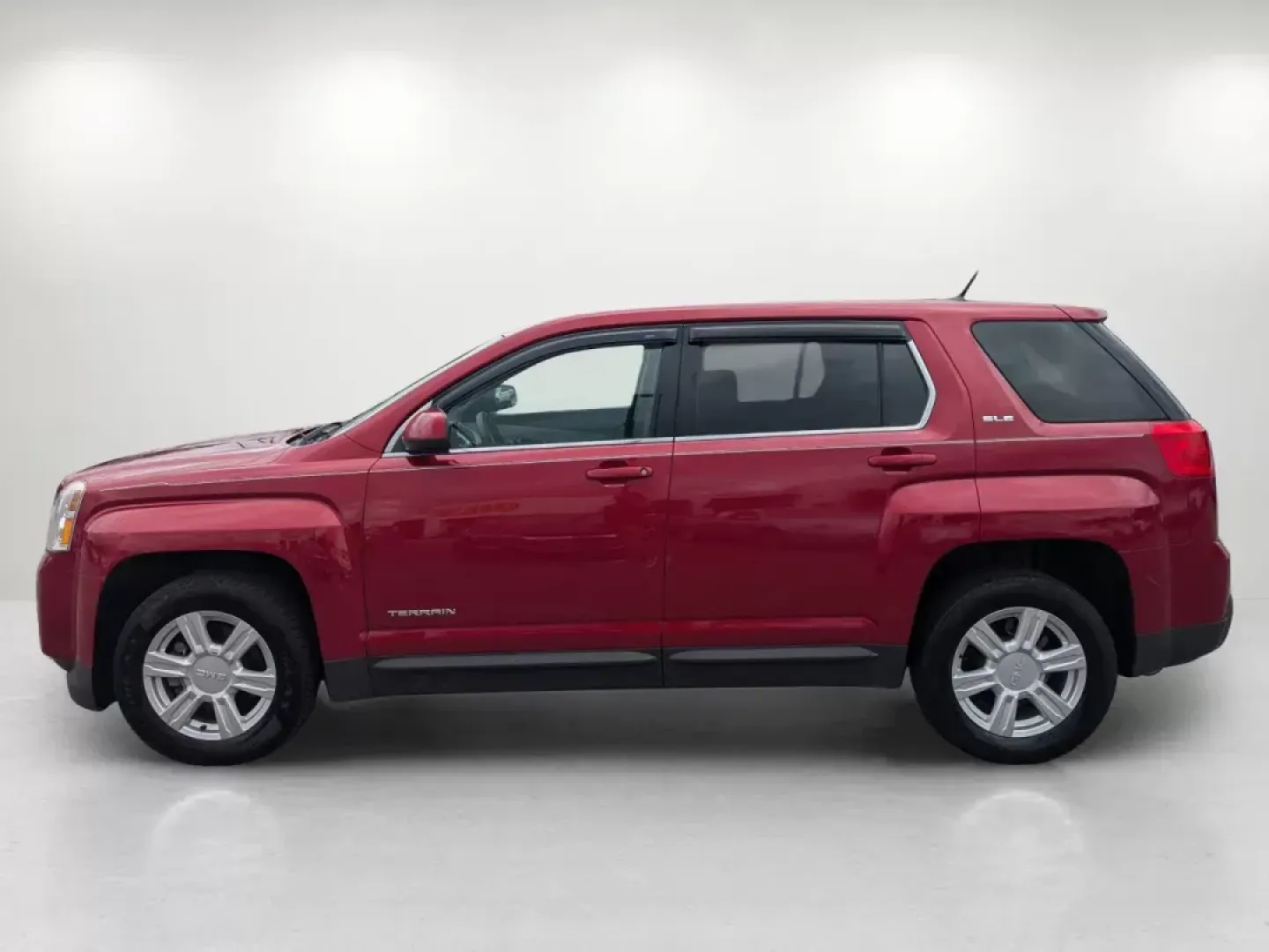 2014 /Light Titanium GMC Terrain SLE (2GKALMEK6E6) with an Gas/Ethanol I4 2.4L/145 engine, 6-Speed Automatic transmission, located at 3959 U.S. 80 W, Phenix City, AL, 36870, (334) 297-4885, 32.469296, -85.135185 - **Discover the Perfect SUV for Your Weekend Adventures and Daily Commutes!**<br /> <br /> Are you on the lookout for a versatile and reliable vehicle that suits both your daily needs and weekend escapades? Look no further than this stunning **2014 GMC Terrain SLE**, available now at **Gils Auto in P - Photo#9