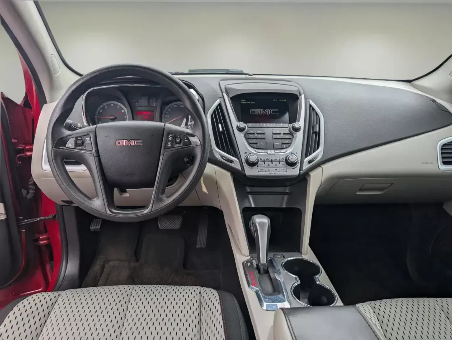 2014 /Light Titanium GMC Terrain SLE (2GKALMEK6E6) with an Gas/Ethanol I4 2.4L/145 engine, 6-Speed Automatic transmission, located at 3959 U.S. 80 W, Phenix City, AL, 36870, (334) 297-4885, 32.469296, -85.135185 - **Discover the Perfect SUV for Your Weekend Adventures and Daily Commutes!**<br /> <br /> Are you on the lookout for a versatile and reliable vehicle that suits both your daily needs and weekend escapades? Look no further than this stunning **2014 GMC Terrain SLE**, available now at **Gils Auto in P - Photo#13