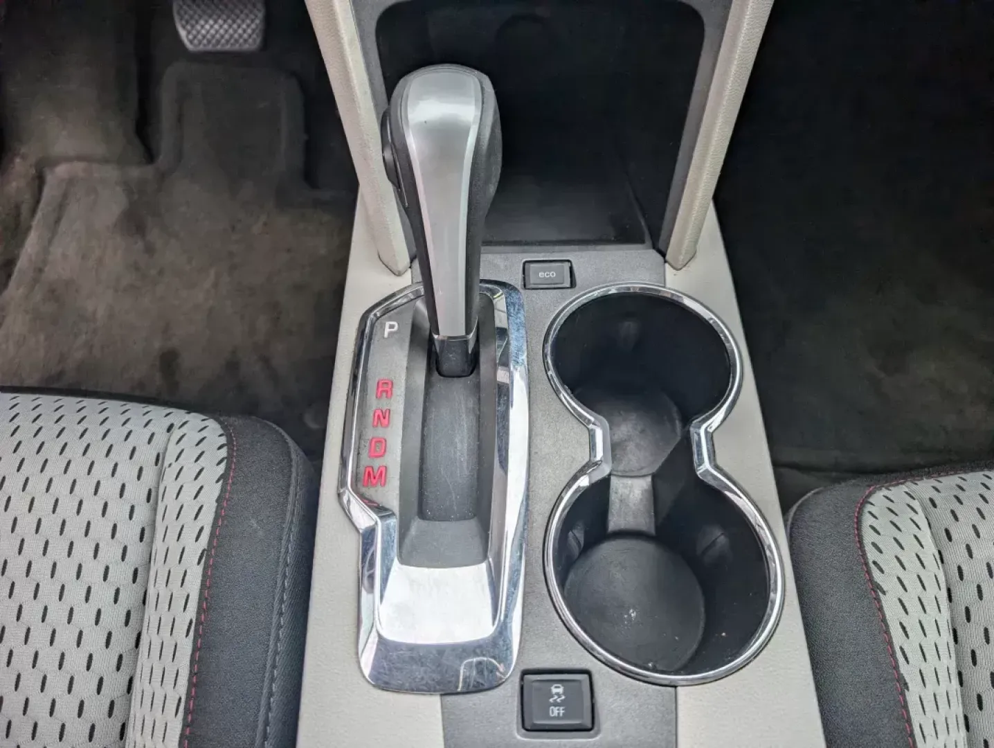 2014 /Light Titanium GMC Terrain SLE (2GKALMEK6E6) with an Gas/Ethanol I4 2.4L/145 engine, 6-Speed Automatic transmission, located at 3959 U.S. 80 W, Phenix City, AL, 36870, (334) 297-4885, 32.469296, -85.135185 - **Discover the Perfect SUV for Your Weekend Adventures and Daily Commutes!**<br /> <br /> Are you on the lookout for a versatile and reliable vehicle that suits both your daily needs and weekend escapades? Look no further than this stunning **2014 GMC Terrain SLE**, available now at **Gils Auto in P - Photo#14