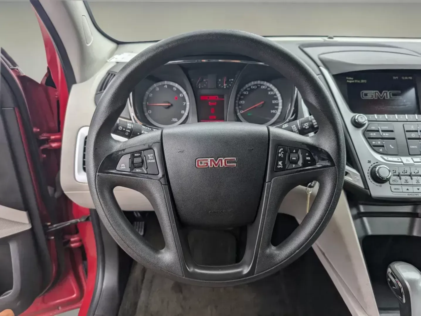 2014 /Light Titanium GMC Terrain SLE (2GKALMEK6E6) with an Gas/Ethanol I4 2.4L/145 engine, 6-Speed Automatic transmission, located at 3959 U.S. 80 W, Phenix City, AL, 36870, (334) 297-4885, 32.469296, -85.135185 - **Discover the Perfect SUV for Your Weekend Adventures and Daily Commutes!**<br /> <br /> Are you on the lookout for a versatile and reliable vehicle that suits both your daily needs and weekend escapades? Look no further than this stunning **2014 GMC Terrain SLE**, available now at **Gils Auto in P - Photo#17