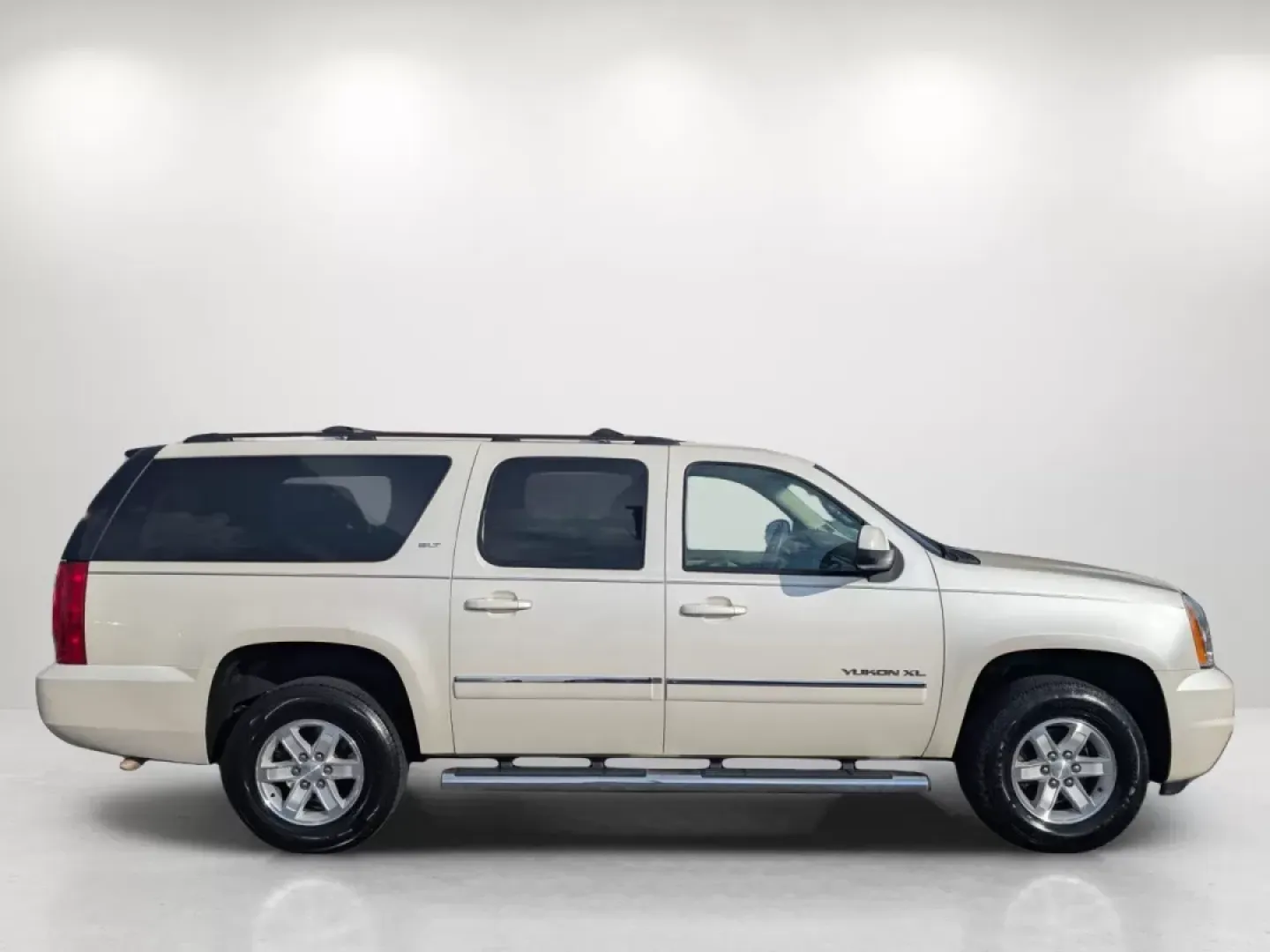2014 /Light Tan GMC Yukon XL SLT (1GKS1KE0XER) with an Other engine, located at 3959 U.S. 80 W, Phenix City, AL, 36870, (334) 297-4885, 32.469296, -85.135185 - **Elevate Your Family Adventures with the 2014 GMC Yukon XL SLT in Phenix City!**<br /> <br /> Are you ready to upgrade your family road trips or weekend getaways? The 2014 GMC Yukon XL SLT is the perfect vehicle to accommodate all your adventures with style, comfort, and space. Whether you're drivi - Photo#3
