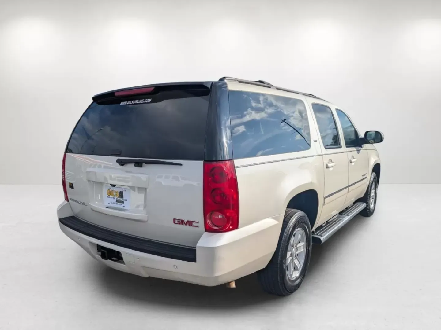 2014 /Light Tan GMC Yukon XL SLT (1GKS1KE0XER) with an Other engine, located at 3959 U.S. 80 W, Phenix City, AL, 36870, (334) 297-4885, 32.469296, -85.135185 - **Elevate Your Family Adventures with the 2014 GMC Yukon XL SLT in Phenix City!**<br /> <br /> Are you ready to upgrade your family road trips or weekend getaways? The 2014 GMC Yukon XL SLT is the perfect vehicle to accommodate all your adventures with style, comfort, and space. Whether you're drivi - Photo#4