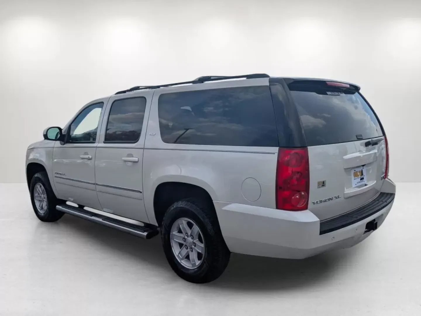 2014 /Light Tan GMC Yukon XL SLT (1GKS1KE0XER) with an Other engine, located at 3959 U.S. 80 W, Phenix City, AL, 36870, (334) 297-4885, 32.469296, -85.135185 - **Elevate Your Family Adventures with the 2014 GMC Yukon XL SLT in Phenix City!**<br /> <br /> Are you ready to upgrade your family road trips or weekend getaways? The 2014 GMC Yukon XL SLT is the perfect vehicle to accommodate all your adventures with style, comfort, and space. Whether you're drivi - Photo#6