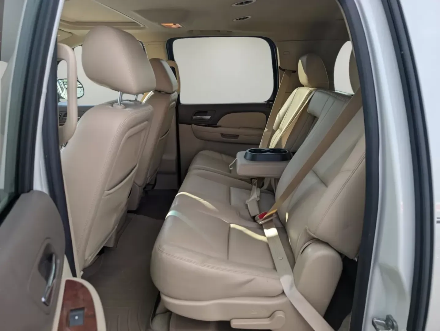 2014 /Light Tan GMC Yukon XL SLT (1GKS1KE0XER) with an Other engine, located at 3959 U.S. 80 W, Phenix City, AL, 36870, (334) 297-4885, 32.469296, -85.135185 - **Elevate Your Family Adventures with the 2014 GMC Yukon XL SLT in Phenix City!**<br /> <br /> Are you ready to upgrade your family road trips or weekend getaways? The 2014 GMC Yukon XL SLT is the perfect vehicle to accommodate all your adventures with style, comfort, and space. Whether you're drivi - Photo#10