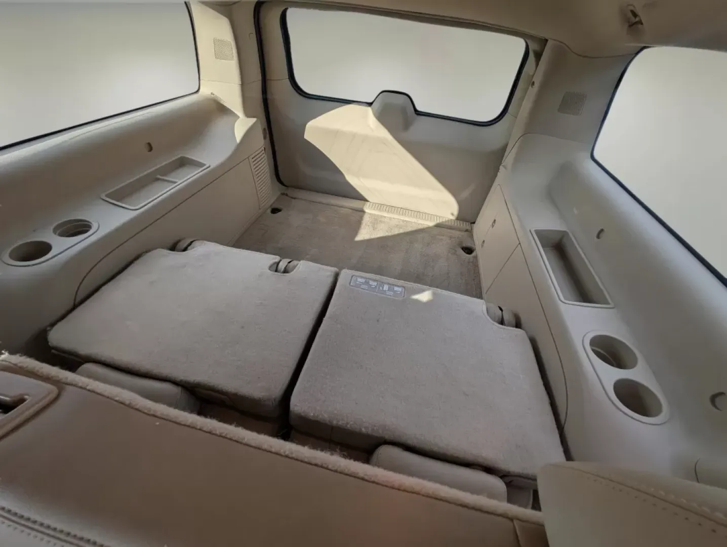 2014 /Light Tan GMC Yukon XL SLT (1GKS1KE0XER) with an Other engine, located at 3959 U.S. 80 W, Phenix City, AL, 36870, (334) 297-4885, 32.469296, -85.135185 - **Elevate Your Family Adventures with the 2014 GMC Yukon XL SLT in Phenix City!**<br /> <br /> Are you ready to upgrade your family road trips or weekend getaways? The 2014 GMC Yukon XL SLT is the perfect vehicle to accommodate all your adventures with style, comfort, and space. Whether you're drivi - Photo#11