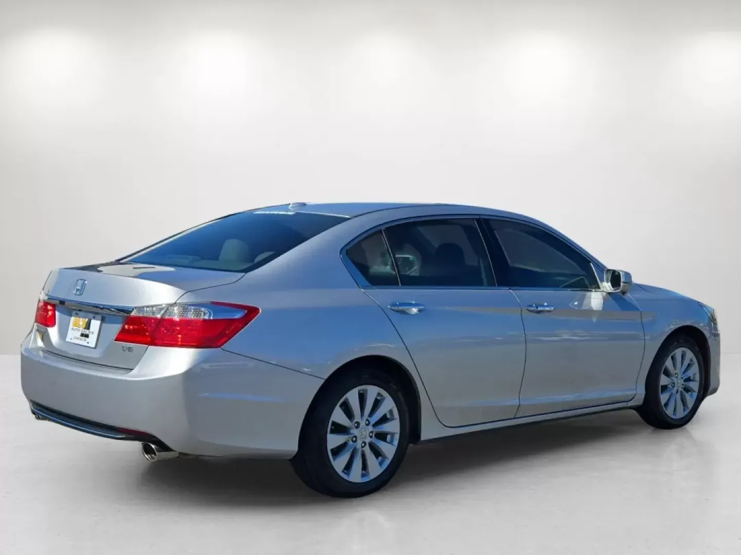 2014 Honda Accord Sedan EX-L (1HGCR3F85EA) with an Other engine, located at 3959 U.S. 80 W, Phenix City, AL, 36870, (334) 297-4885, 32.469296, -85.135185 - **Experience Luxury and Reliability with This 2014 Honda Accord EX-L Sedan, Perfect for Your Lifestyle!**<br /> <br /> If you're seeking a vehicle that seamlessly blends comfort, reliability, and advanced features for your daily commute or weekend adventures, look no further than this stunning 2014 - Photo#5
