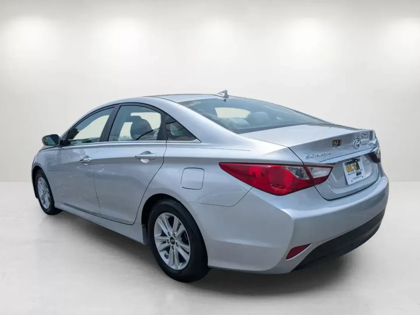 2014 /Gray Hyundai Sonata GLS (5NPEB4AC6EH) with an Regular Unleaded I-4 2.4 L/144 engine, 6-Speed Automatic w/OD transmission, located at 1430 Gateway Drive, Opelika, AL, 36801, (334) 239-0944, 32.637871, -85.409790 - 2014 Hyundai Sonata GLS - Photo#6