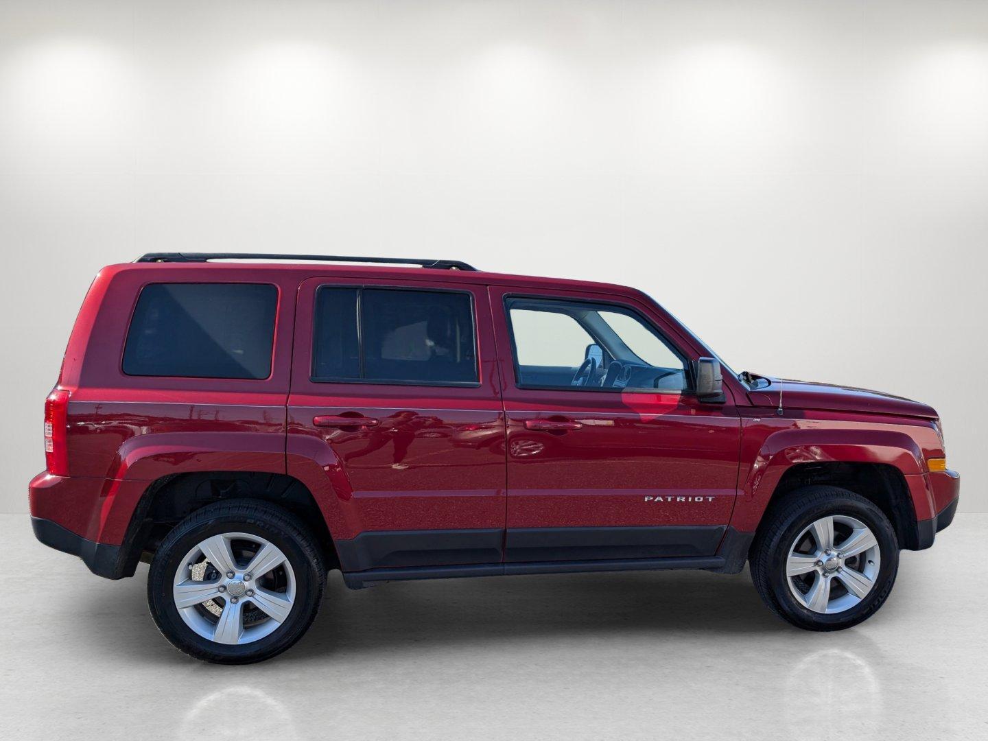 2014 /Dark Slate Gray Jeep Patriot Latitude (1C4NJRFB0ED) with an Regular Unleaded I-4 2.4 L/144 engine, 6-Speed Automatic w/OD transmission, located at 1430 Gateway Drive, Opelika, AL, 36801, (334) 239-0944, 32.637871, -85.409790 - 2014 Jeep Patriot Latitude - Photo#3
