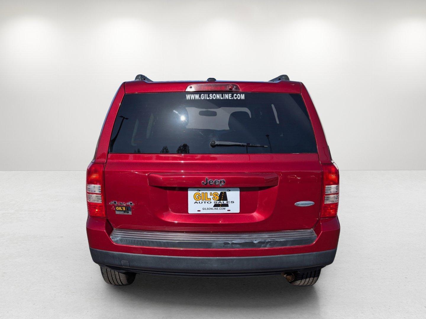 2014 /Dark Slate Gray Jeep Patriot Latitude (1C4NJRFB0ED) with an Regular Unleaded I-4 2.4 L/144 engine, 6-Speed Automatic w/OD transmission, located at 1430 Gateway Drive, Opelika, AL, 36801, (334) 239-0944, 32.637871, -85.409790 - 2014 Jeep Patriot Latitude - Photo#5