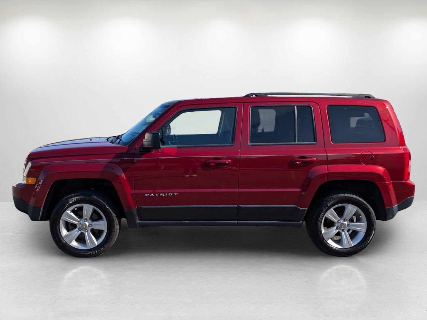 2014 /Dark Slate Gray Jeep Patriot Latitude (1C4NJRFB0ED) with an Regular Unleaded I-4 2.4 L/144 engine, 6-Speed Automatic w/OD transmission, located at 1430 Gateway Drive, Opelika, AL, 36801, (334) 239-0944, 32.637871, -85.409790 - 2014 Jeep Patriot Latitude - Photo#7