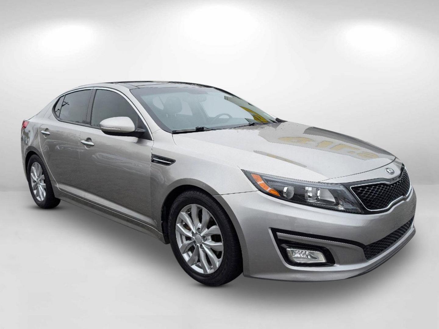 2014 /Beige Kia Optima EX (5XXGN4A78EG) with an Regular Unleaded I-4 2.4 L/144 engine, 6-Speed Automatic w/OD transmission, located at 1430 Gateway Drive, Opelika, AL, 36801, (334) 239-0944, 32.637871, -85.409790 - 2014 Kia Optima EX - Photo#3