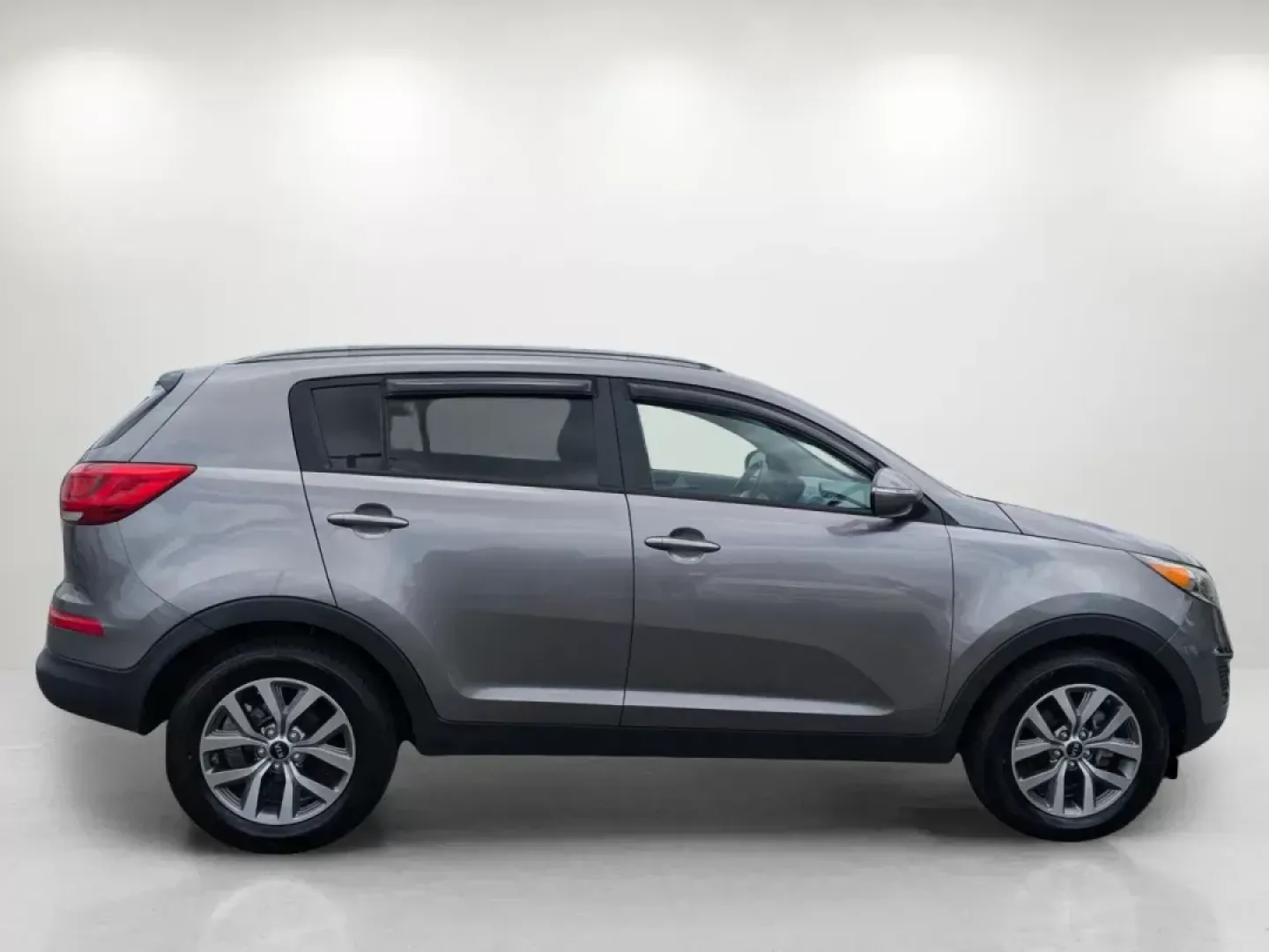 2014 /Black Kia Sportage LX (KNDPB3AC9E7) with an Regular Unleaded I-4 2.4 L/144 engine, 6-Speed Automatic w/OD transmission, located at 5115 14th Ave., Columbus, GA, 31904, (706) 323-0345, 32.511494, -84.971046 - Looking for a reliable vehicle that fits seamlessly into your busy lifestyle? Whether you're a growing family in need of more space, a commuter looking for comfort and efficiency, or an adventure-seeker ready to take on weekend trips, the 2014 Kia Sportage at Gils Auto - Columbus is the perfect comp - Photo#3