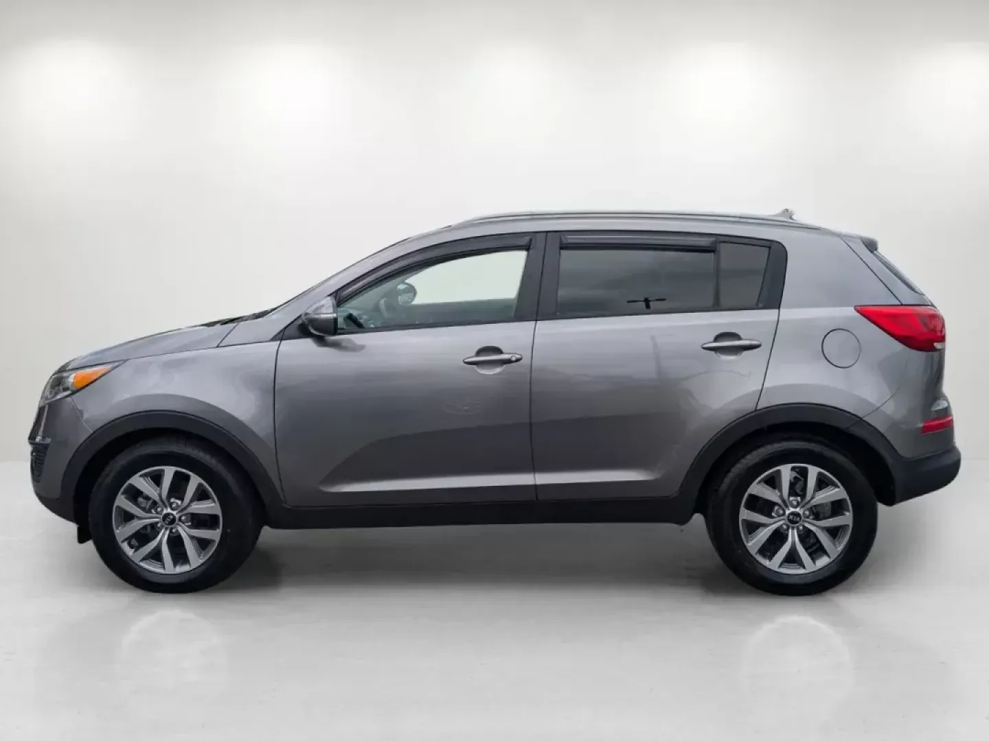 2014 /Black Kia Sportage LX (KNDPB3AC9E7) with an Regular Unleaded I-4 2.4 L/144 engine, 6-Speed Automatic w/OD transmission, located at 5115 14th Ave., Columbus, GA, 31904, (706) 323-0345, 32.511494, -84.971046 - Looking for a reliable vehicle that fits seamlessly into your busy lifestyle? Whether you're a growing family in need of more space, a commuter looking for comfort and efficiency, or an adventure-seeker ready to take on weekend trips, the 2014 Kia Sportage at Gils Auto - Columbus is the perfect comp - Photo#7