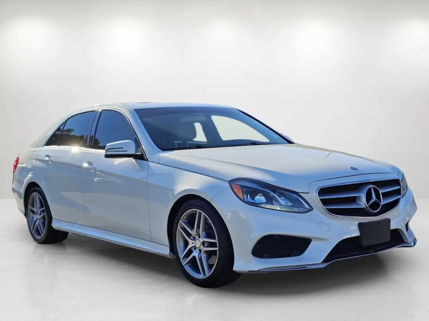 2014 Mercedes-Benz E-Class E 350 Sport (WDDHF5KBXEA) with an Other engine, located at 1430 Gateway Drive, Opelika, AL, 36801, (334) 239-0944, 32.637871, -85.409790 - Elevate your daily commute and weekend getaways with this stunning 2014 Mercedes-Benz E-Class E 350 Sport, available now at Gils Auto in Phenix City, AL. Perfectly suited for those who appreciate a blend of luxury and practicality, this sedan is designed to deliver both comfort and style for your ev - Photo#2