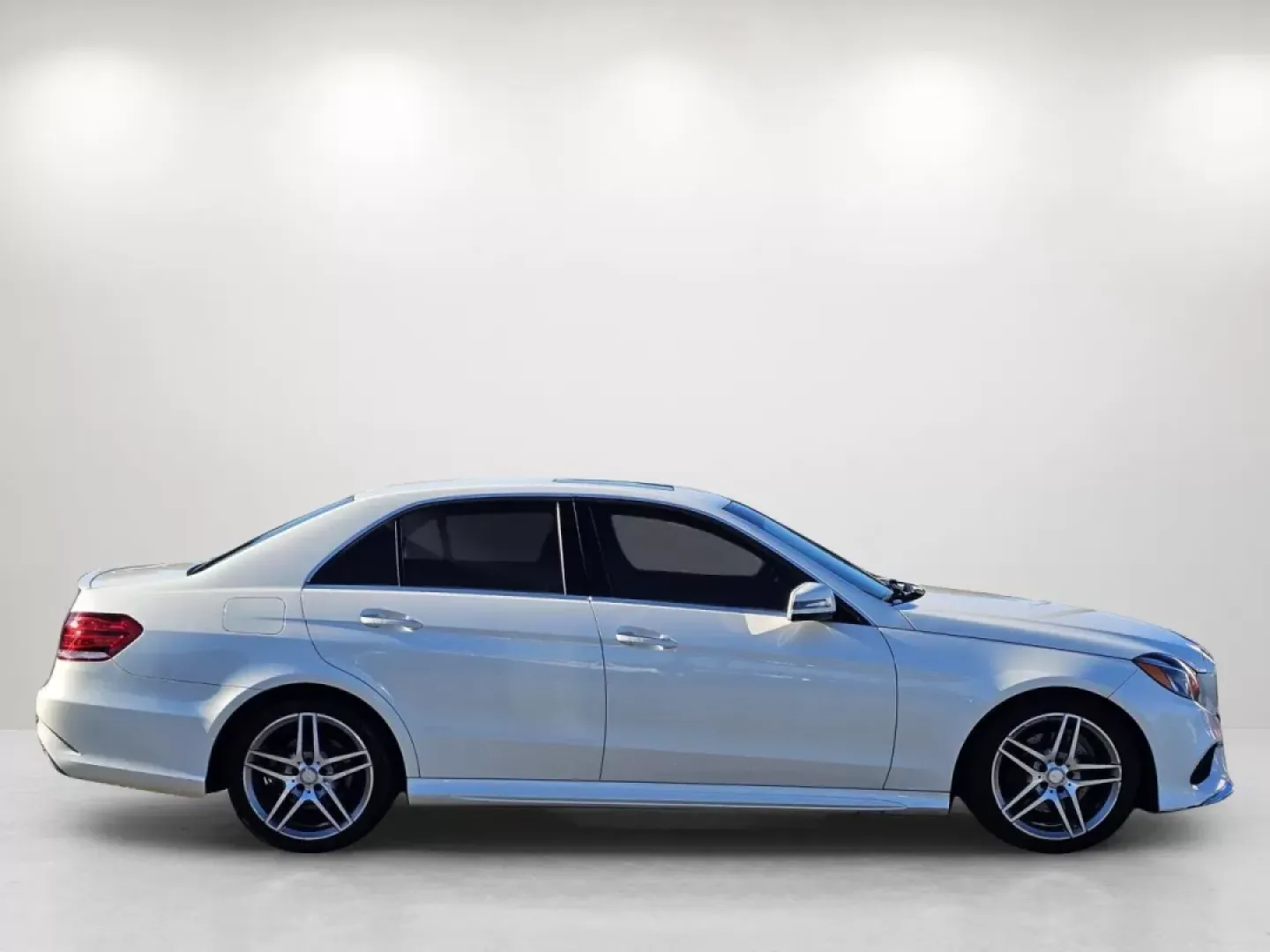 2014 Mercedes-Benz E-Class E 350 Sport (WDDHF5KBXEA) with an Other engine, located at 1430 Gateway Drive, Opelika, AL, 36801, (334) 239-0944, 32.637871, -85.409790 - Elevate your daily commute and weekend getaways with this stunning 2014 Mercedes-Benz E-Class E 350 Sport, available now at Gils Auto in Phenix City, AL. Perfectly suited for those who appreciate a blend of luxury and practicality, this sedan is designed to deliver both comfort and style for your ev - Photo#3