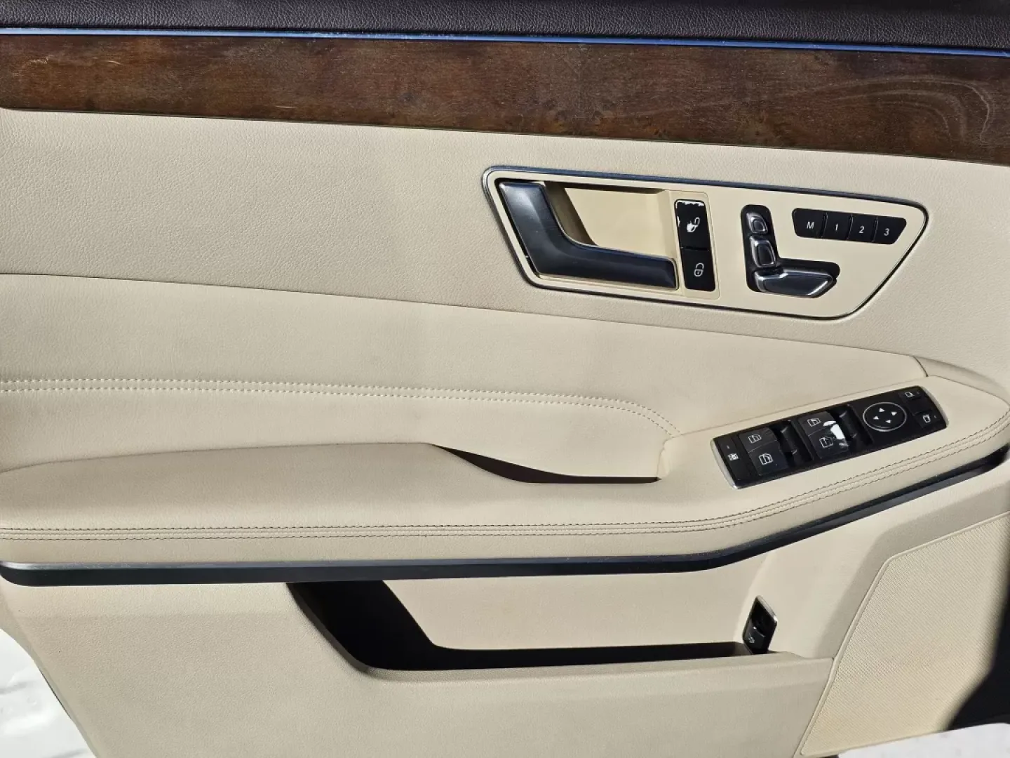 2014 Mercedes-Benz E-Class E 350 Sport (WDDHF5KBXEA) with an Other engine, located at 1430 Gateway Drive, Opelika, AL, 36801, (334) 239-0944, 32.637871, -85.409790 - Elevate your daily commute and weekend getaways with this stunning 2014 Mercedes-Benz E-Class E 350 Sport, available now at Gils Auto in Phenix City, AL. Perfectly suited for those who appreciate a blend of luxury and practicality, this sedan is designed to deliver both comfort and style for your ev - Photo#8