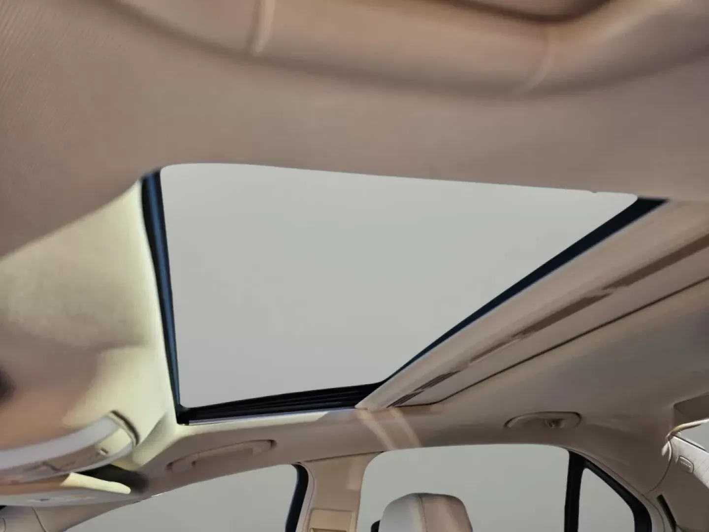 2014 Mercedes-Benz E-Class E 350 Sport (WDDHF5KBXEA) with an Other engine, located at 1430 Gateway Drive, Opelika, AL, 36801, (334) 239-0944, 32.637871, -85.409790 - Elevate your daily commute and weekend getaways with this stunning 2014 Mercedes-Benz E-Class E 350 Sport, available now at Gils Auto in Phenix City, AL. Perfectly suited for those who appreciate a blend of luxury and practicality, this sedan is designed to deliver both comfort and style for your ev - Photo#10