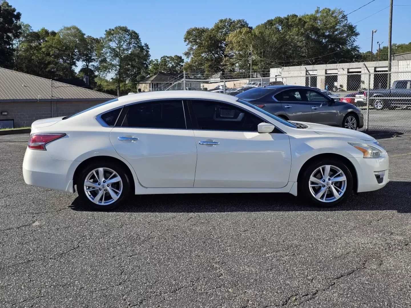2014 /Beige Nissan Altima 2.5 SV (1N4AL3AP7EC) with an Other engine, located at 3959 U.S. 80 W, Phenix City, AL, 36870, (334) 297-4885, 32.469296, -85.135185 - **Experience the Freedom of the Open Road with the 2014 Nissan Altima 2.5 SV** <br /> <br /> Are you ready to elevate your daily commute or embark on weekend adventures? The 2014 Nissan Altima 2.5 SV is your perfect companion for both city and highway driving, making it ideal for budget-conscious - Photo#3