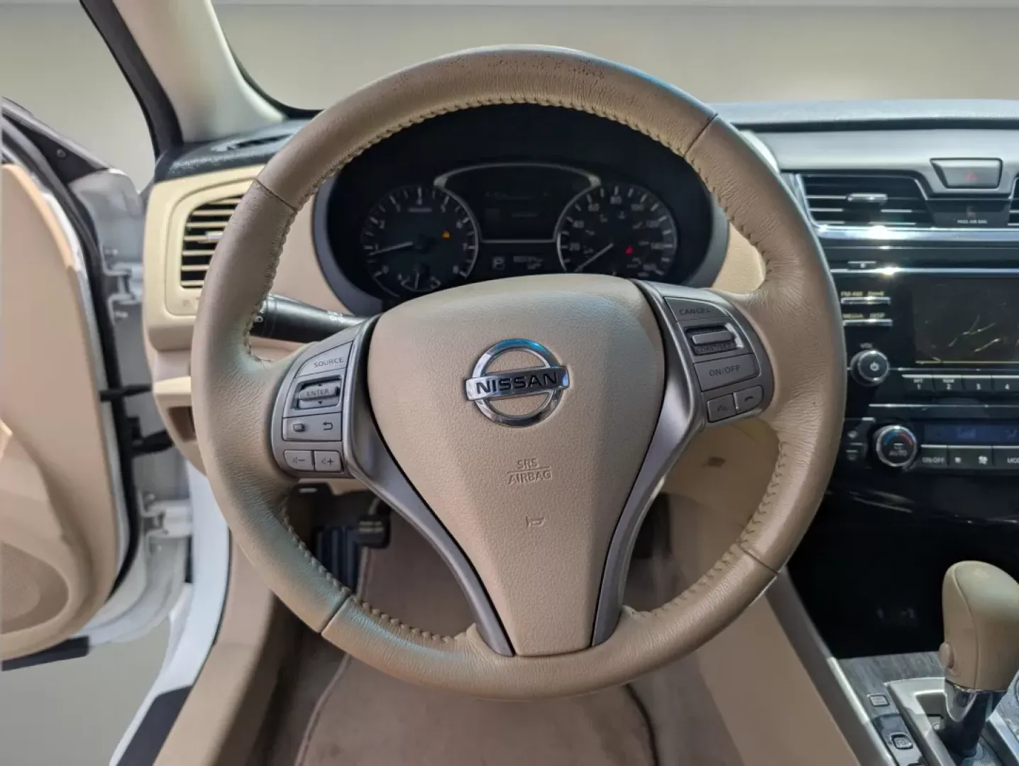 2014 /Beige Nissan Altima 2.5 SV (1N4AL3AP7EC) with an Other engine, located at 7000 Northlake Connector, Columbus, GA, 31904, (706) 987-8085, 32.524975, -84.978134 - **Experience the Freedom of the Open Road with the 2014 Nissan Altima 2.5 SV** <br /> <br /> Are you ready to elevate your daily commute or embark on weekend adventures? The 2014 Nissan Altima 2.5 SV is your perfect companion for both city and highway driving, making it ideal for budget-conscious - Photo#15