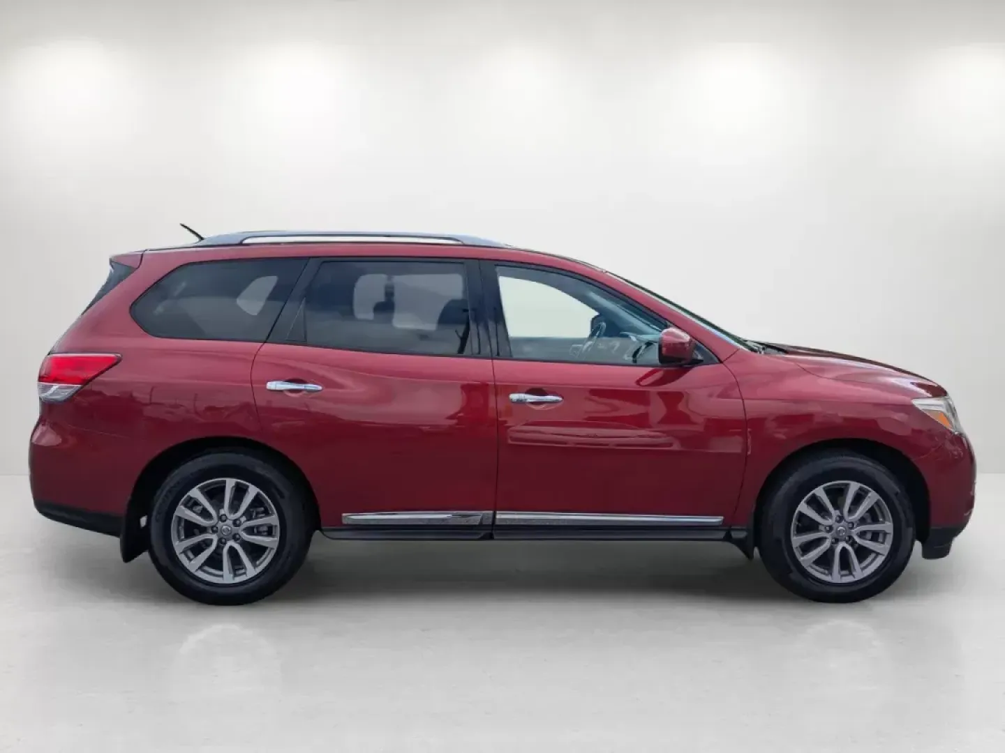 2014 /Charcoal Nissan Pathfinder SL (5N1AR2MN4EC) with an Regular Unleaded V-6 3.5 L/213 engine, 1-Speed CVT w/OD transmission, located at 521 Old Farm Lane Rd, Prattville, AL, 36066, (334) 325-1505, 32.482460, -86.416367 - **Explore New Adventures with the 2014 Nissan Pathfinder SL at Gils Auto - Prattville**<br /> <br /> Are you ready to elevate your family outings and weekend adventures? Look no further than the 2014 Nissan Pathfinder SL, a versatile SUV designed for those who crave both comfort and capability. This - Photo#3