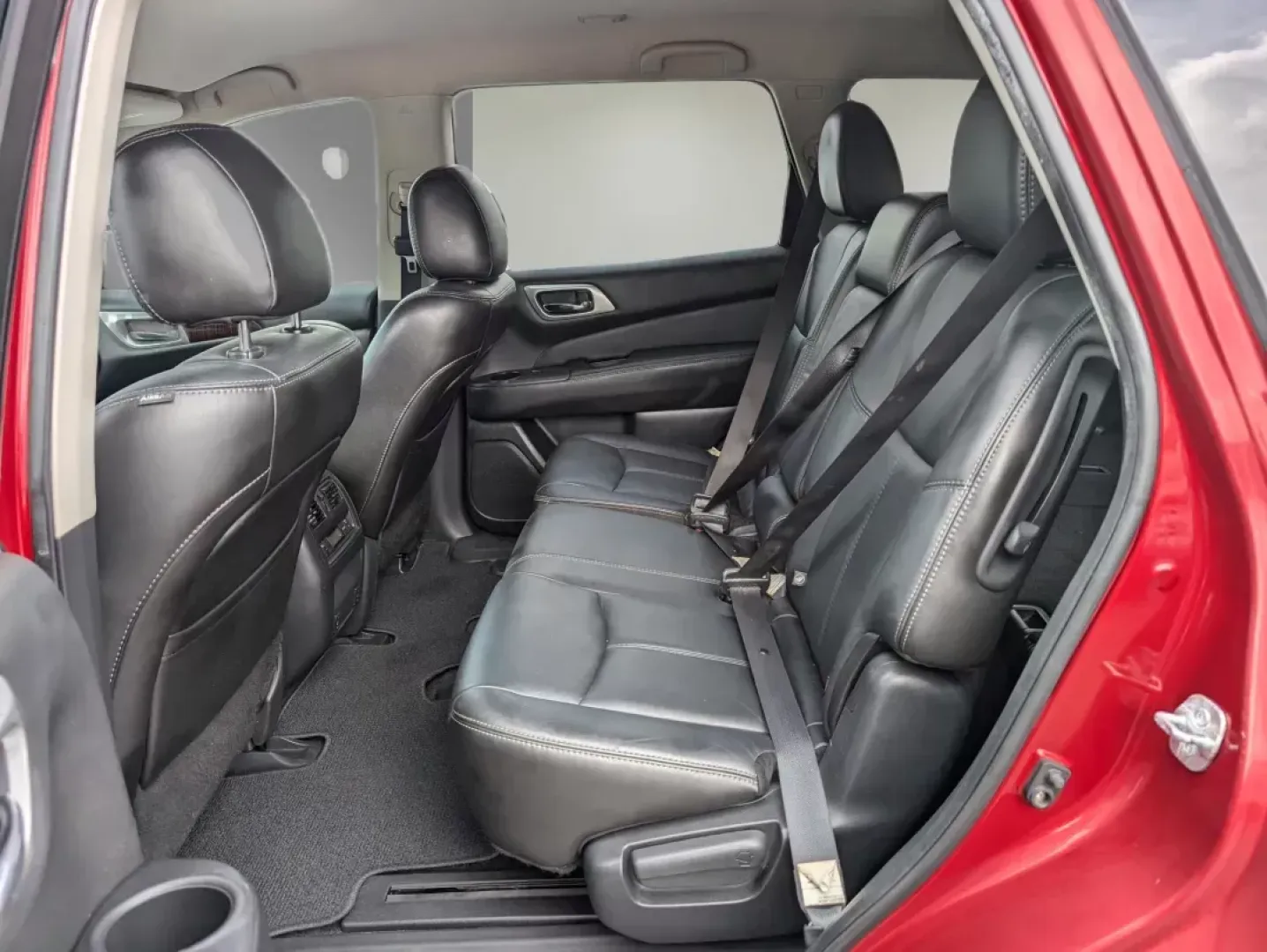 2014 /Charcoal Nissan Pathfinder SL (5N1AR2MN4EC) with an Regular Unleaded V-6 3.5 L/213 engine, 1-Speed CVT w/OD transmission, located at 521 Old Farm Lane Rd, Prattville, AL, 36066, (334) 325-1505, 32.482460, -86.416367 - **Explore New Adventures with the 2014 Nissan Pathfinder SL at Gils Auto - Prattville**<br /> <br /> Are you ready to elevate your family outings and weekend adventures? Look no further than the 2014 Nissan Pathfinder SL, a versatile SUV designed for those who crave both comfort and capability. This - Photo#10