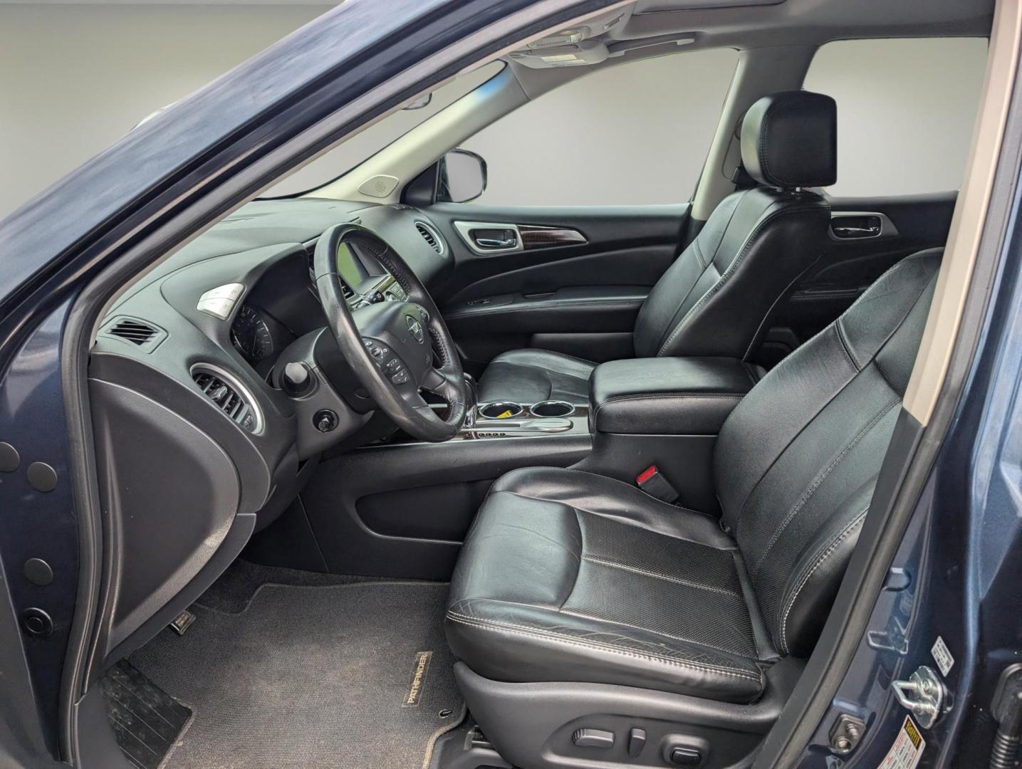2014 /Charcoal Nissan Pathfinder Platinum (5N1AR2MN7EC) with an Regular Unleaded V-6 3.5 L/213 engine, 1-Speed CVT w/OD transmission, located at 3959 U.S. 80 W, Phenix City, AL, 36870, (334) 297-4885, 32.469296, -85.135185 - 2014 Nissan Pathfinder Platinum - Photo#9